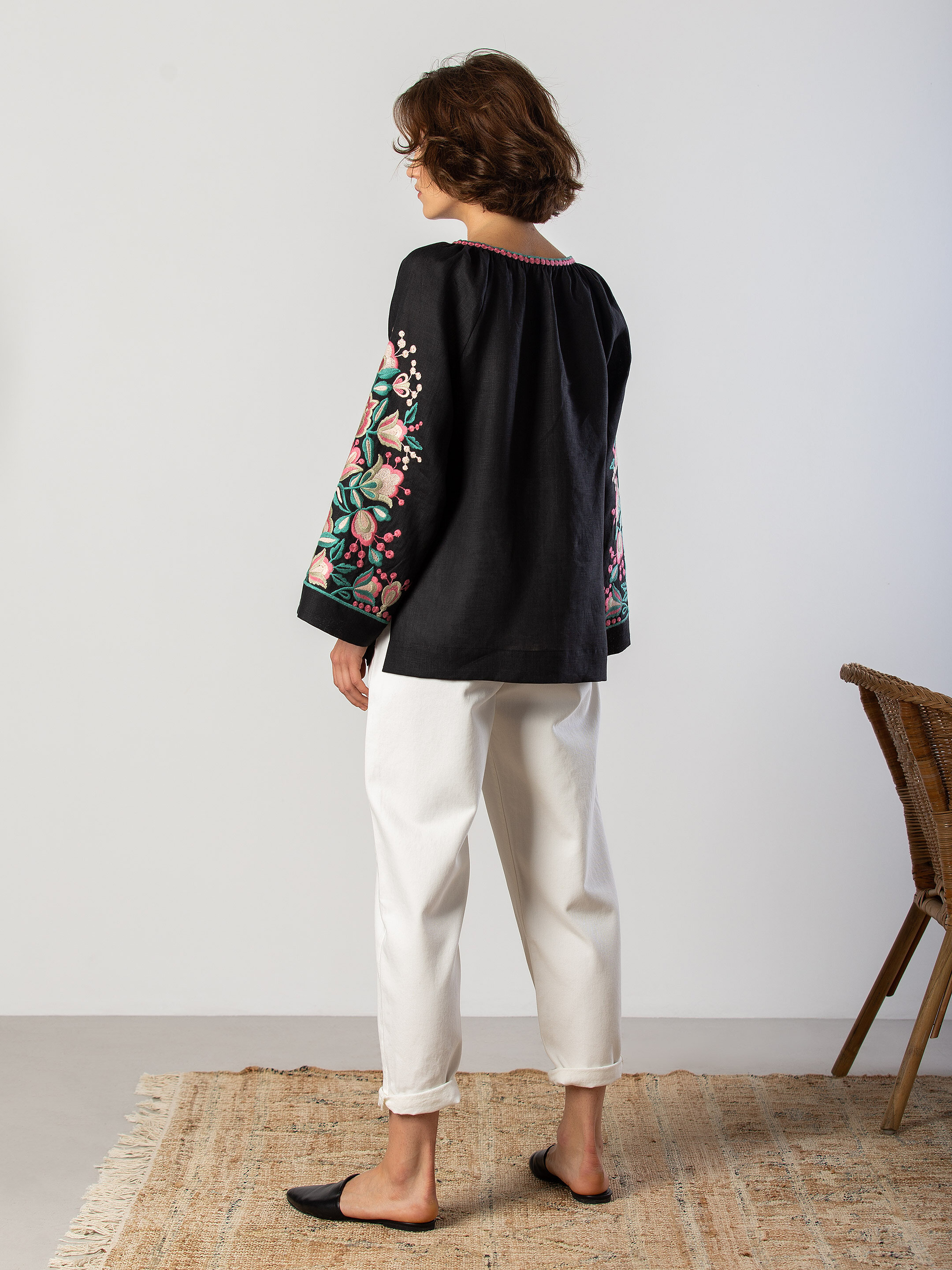 Black shirt with floral ornament Herb ціна