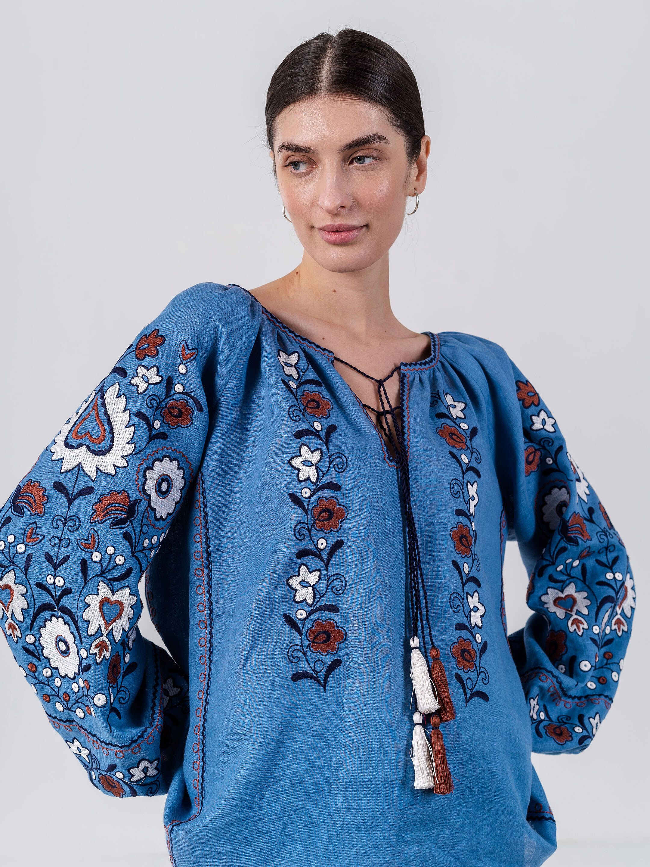 Blue embroidered shirt with floral ornament Fialka ціна
