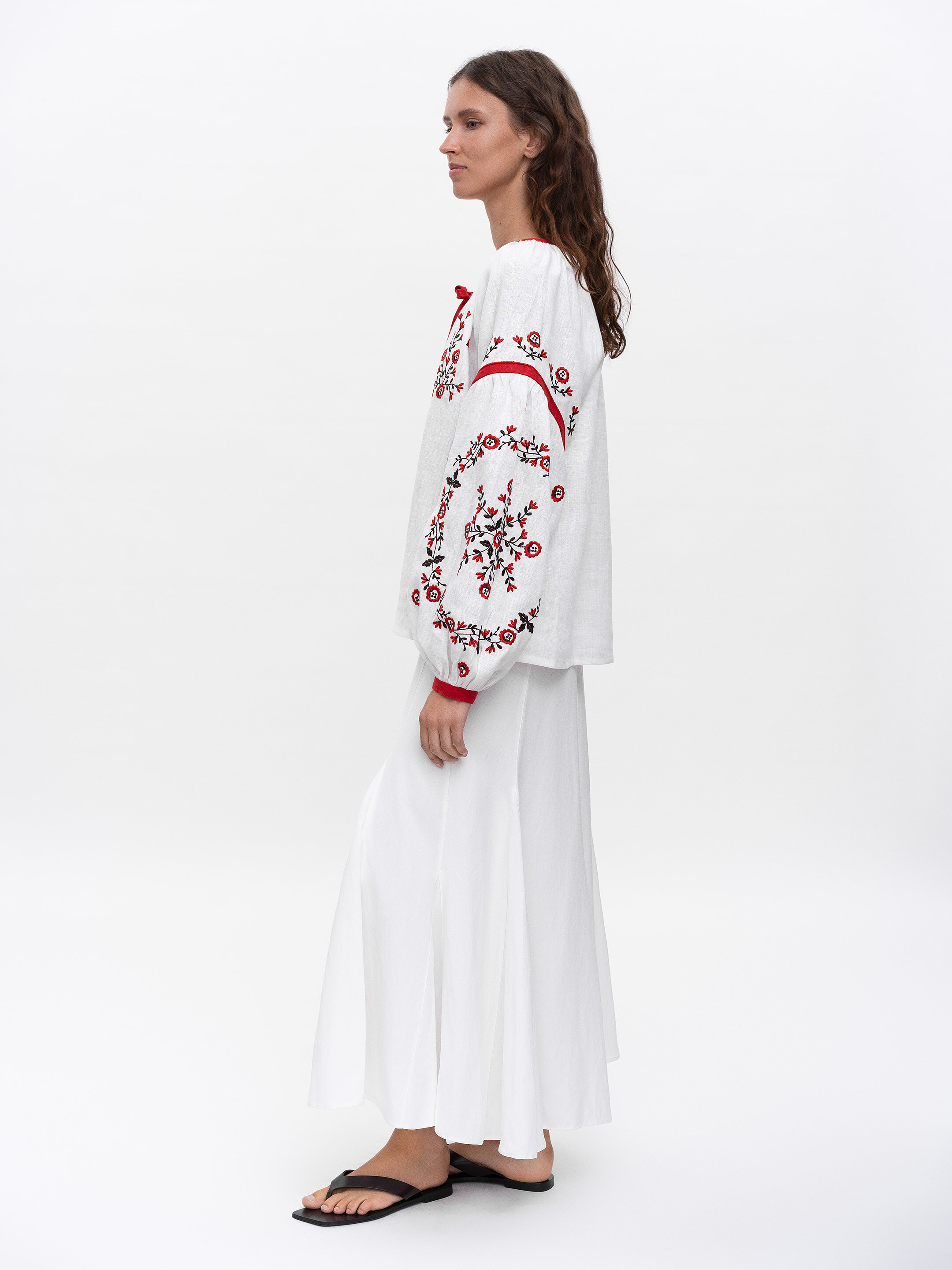 White embroidered shirt with free cut Svitanok photo