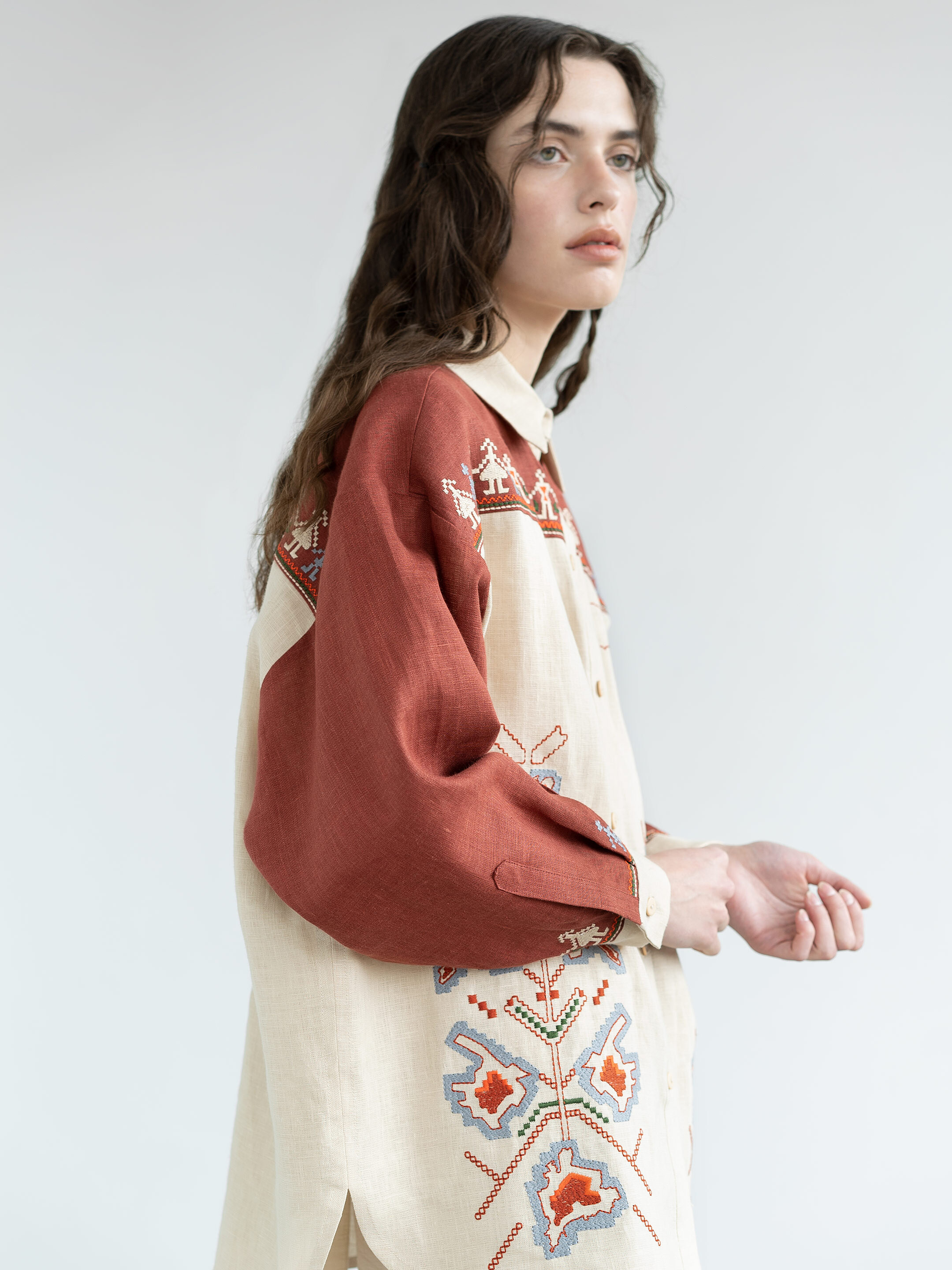 Linen shirt with embroidered cities-heroes Smilyvist 2 fitting