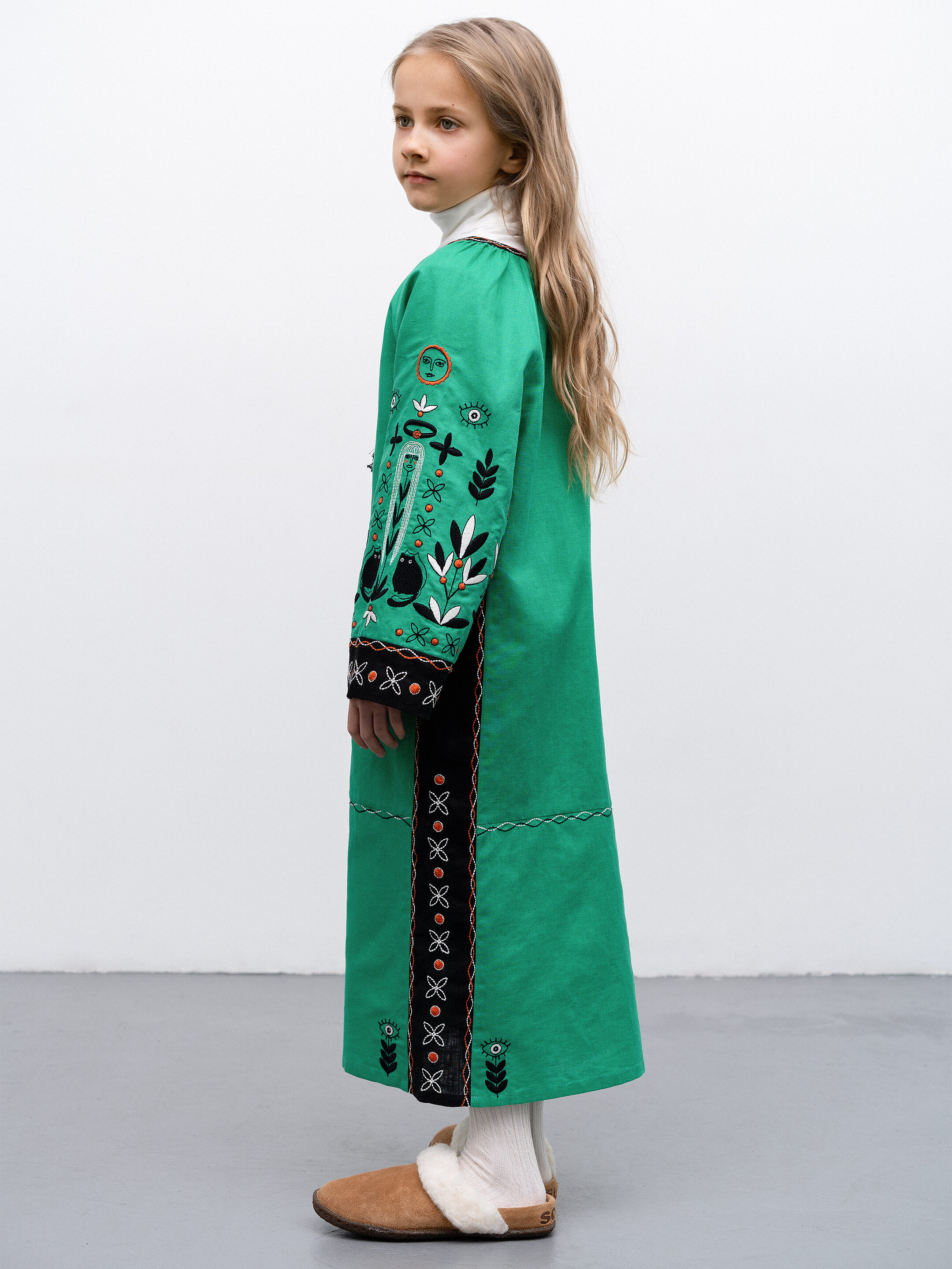 Divchyna Trostynka embroidered children's dress photo