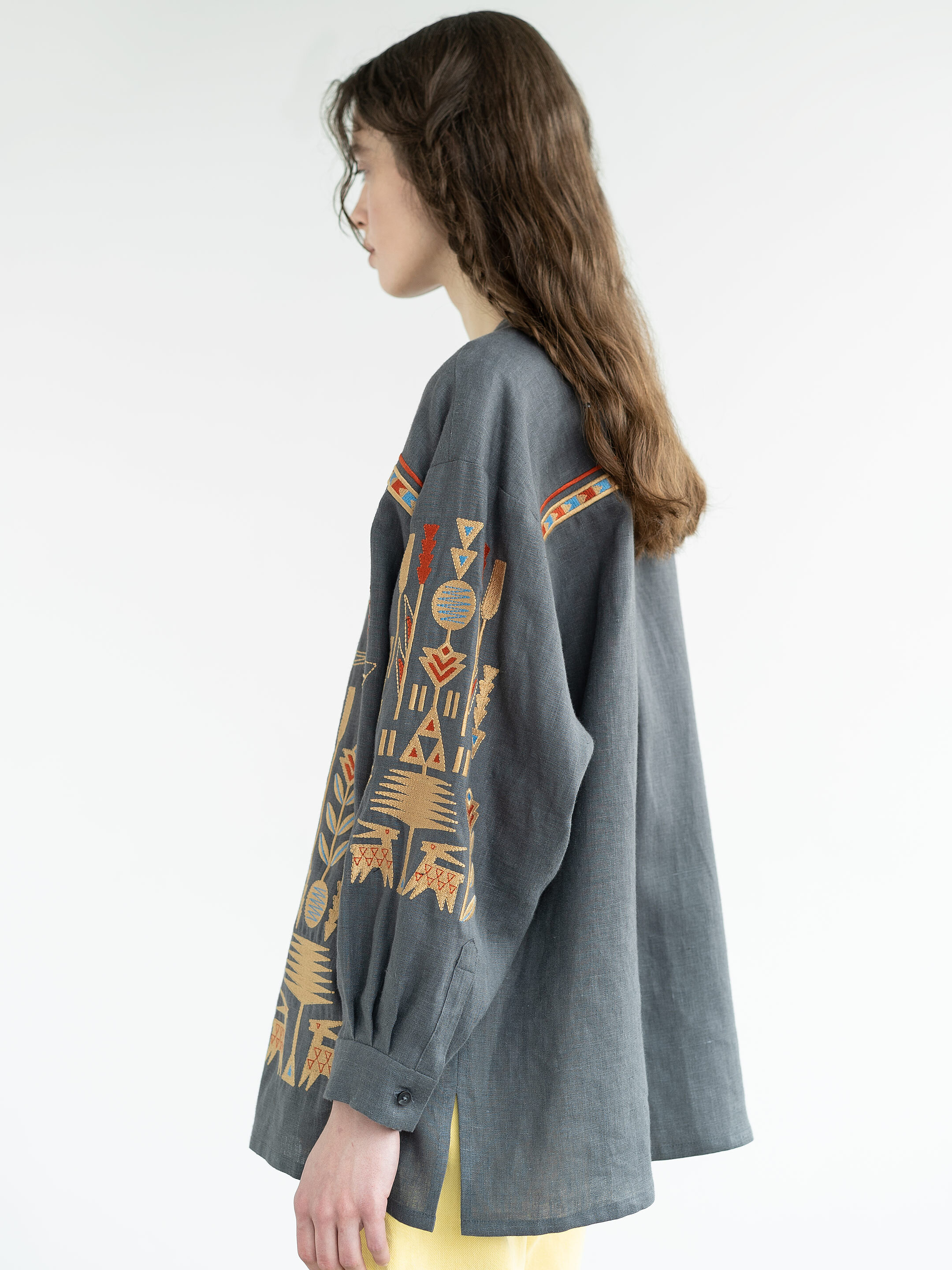 Linen shirt with embroidery Saenko photo