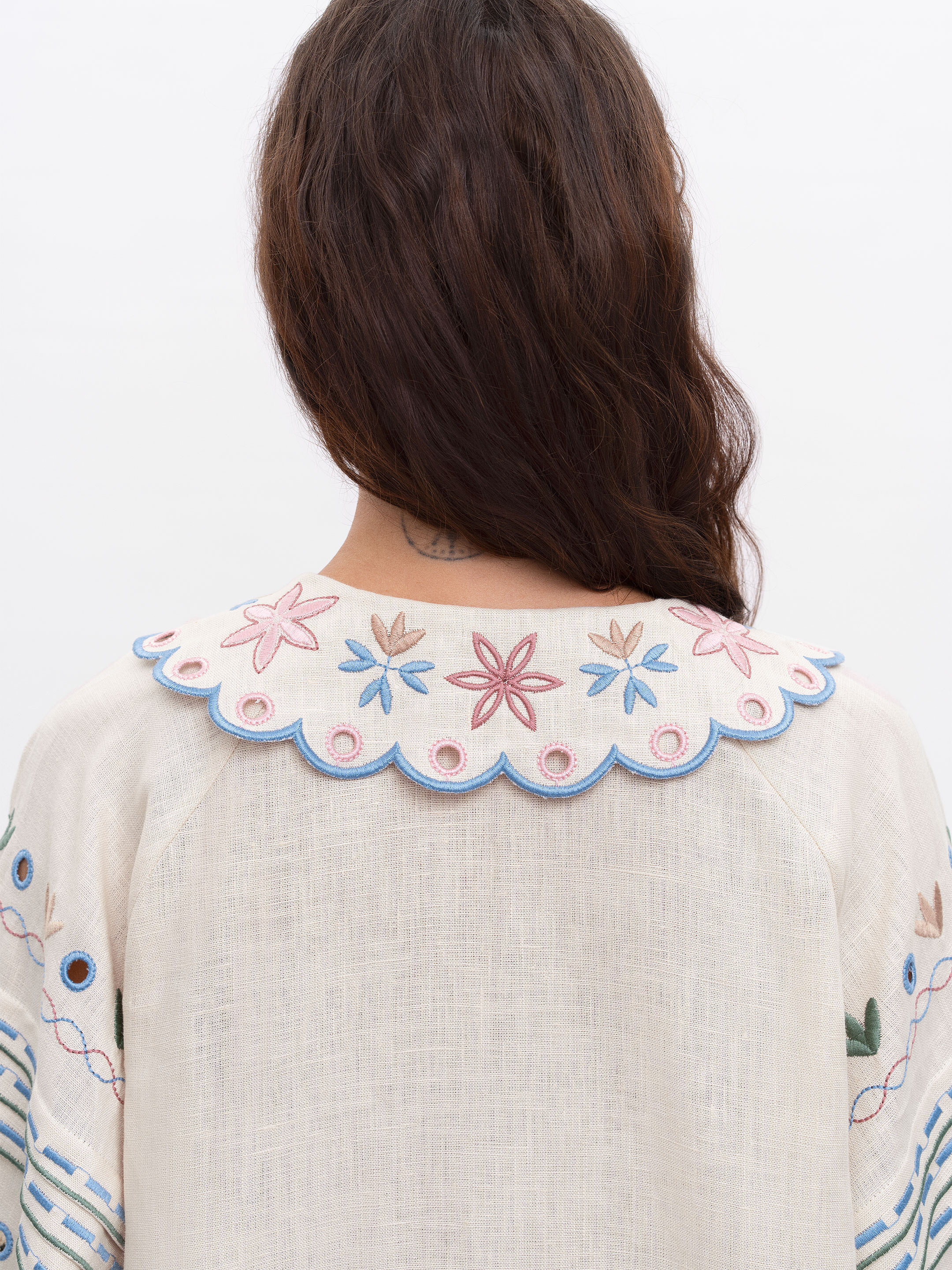 Embroidered beige linen shirt with a collar Bandura photo