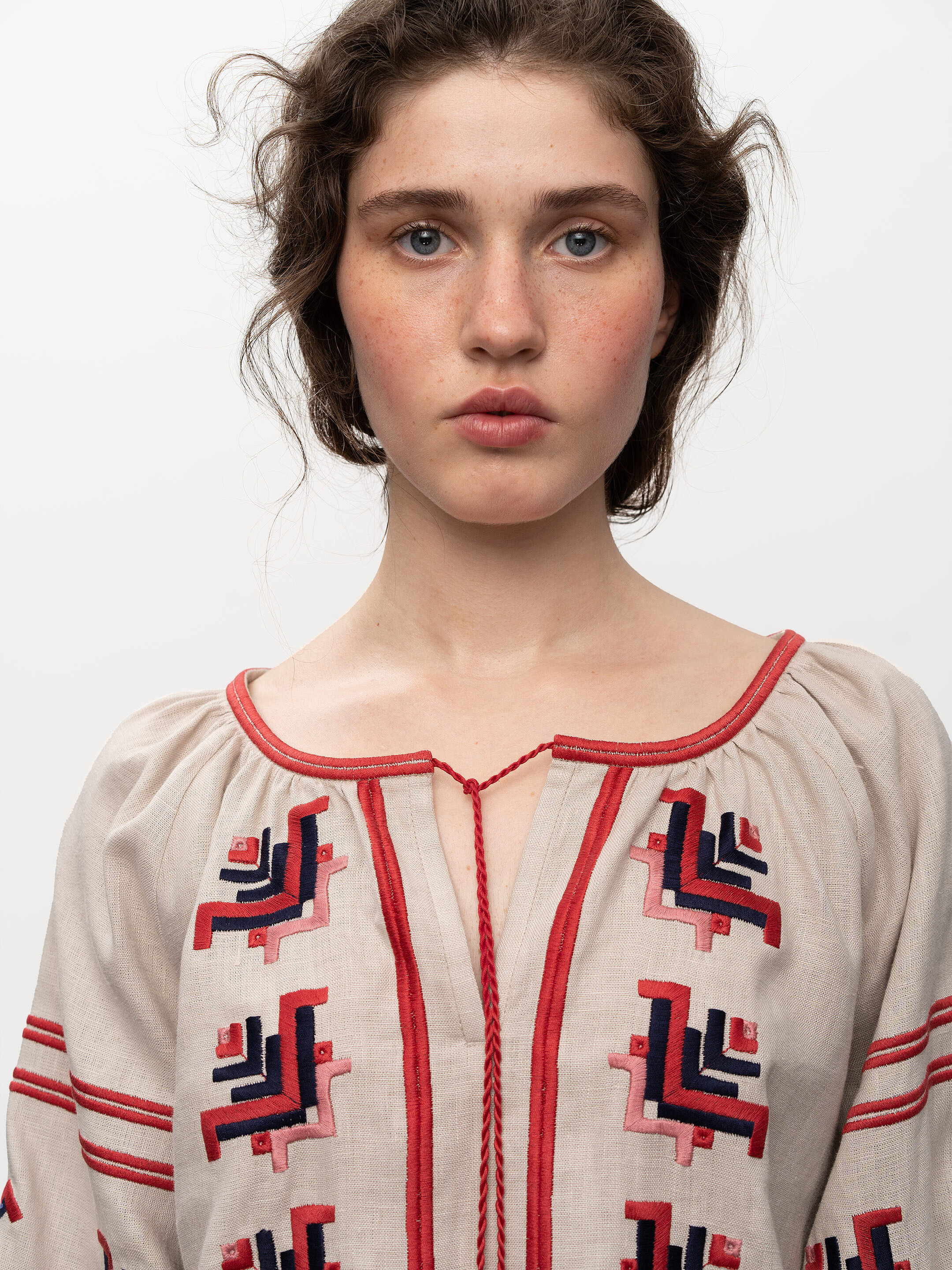 Women's embroidered shirt with floral ornament Maky ціна