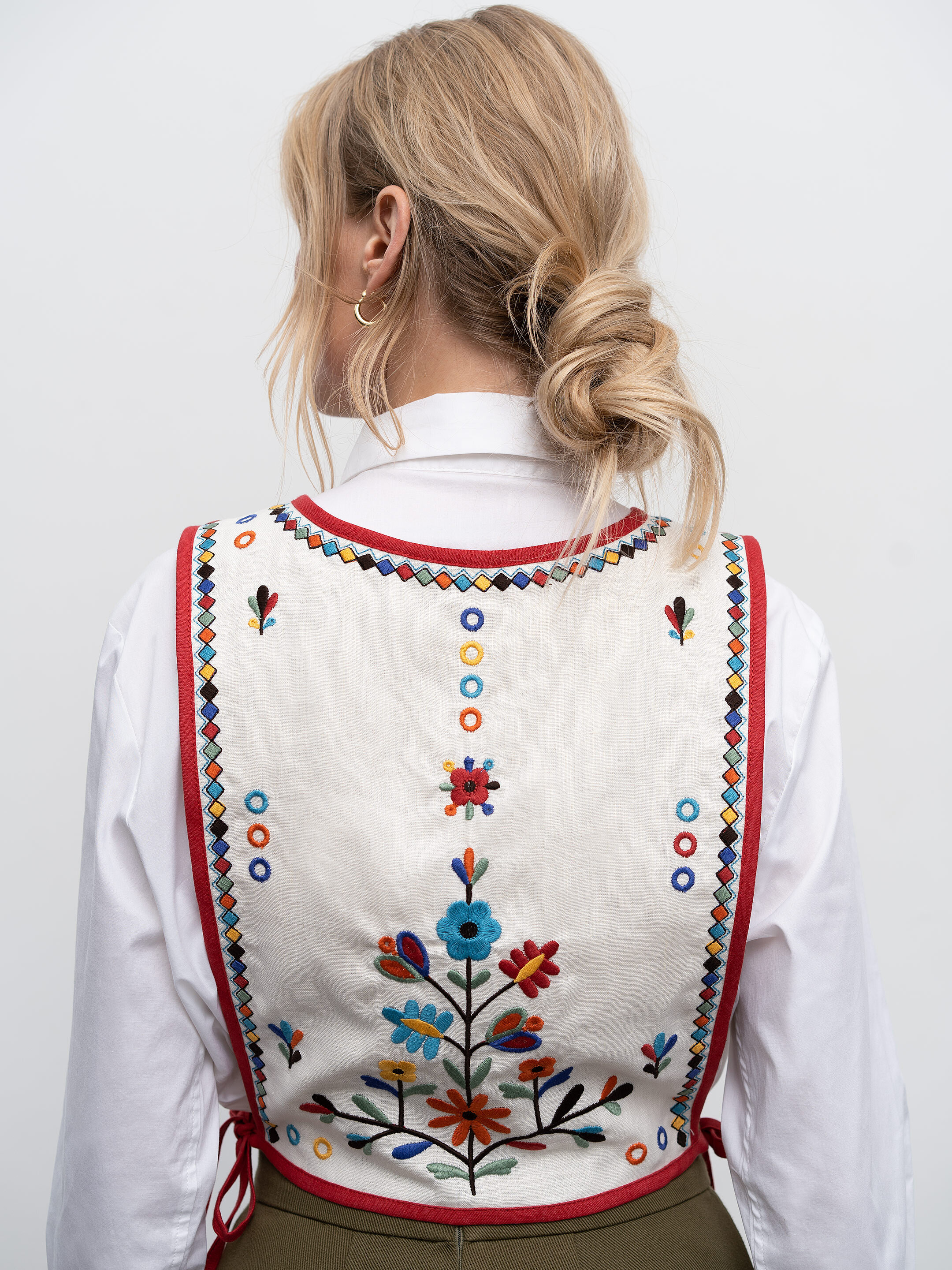 Linen embroidered vest with ties Yaryna vest ціна