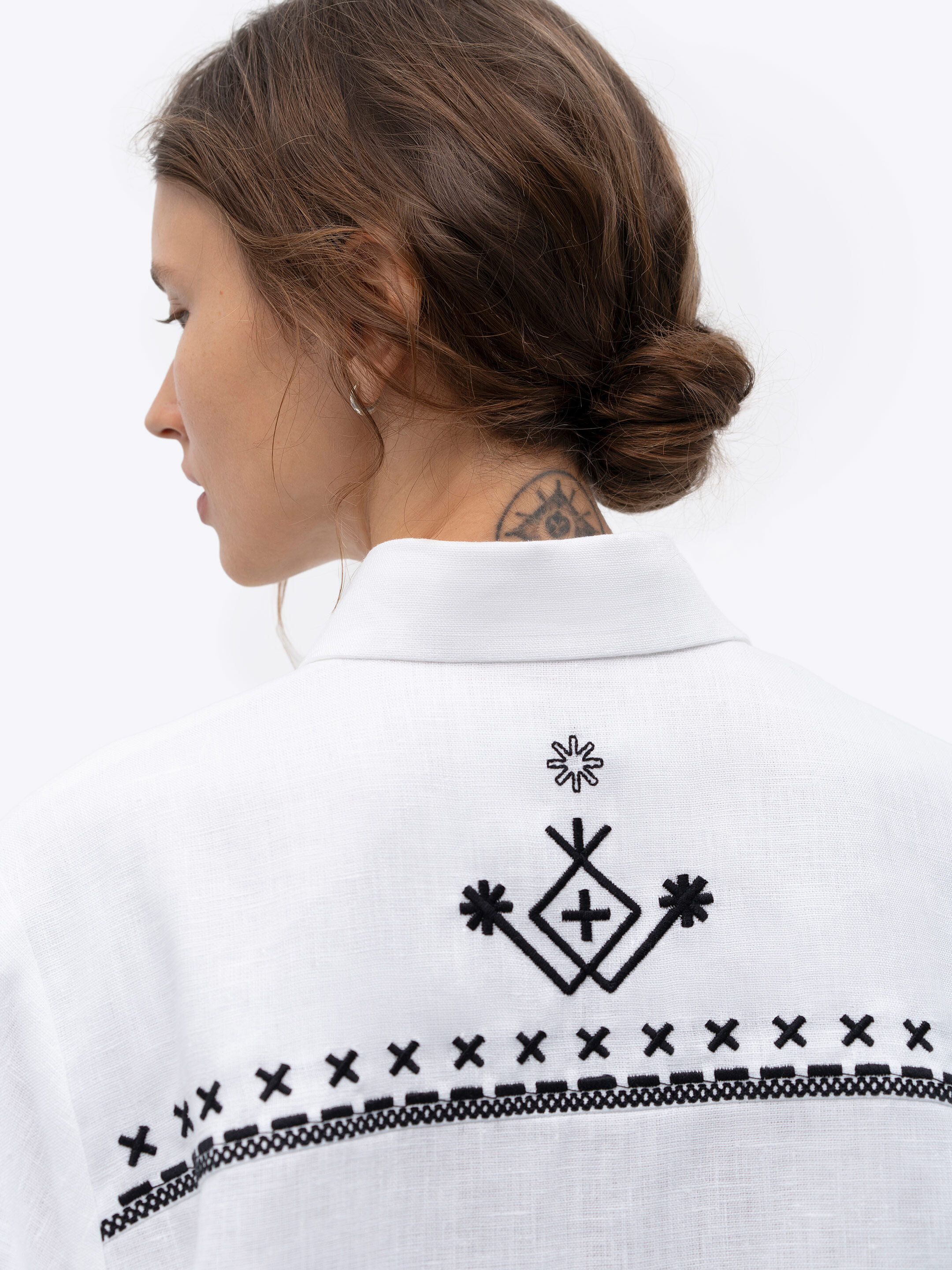 White linen shirt with embroidery Tsvit photo