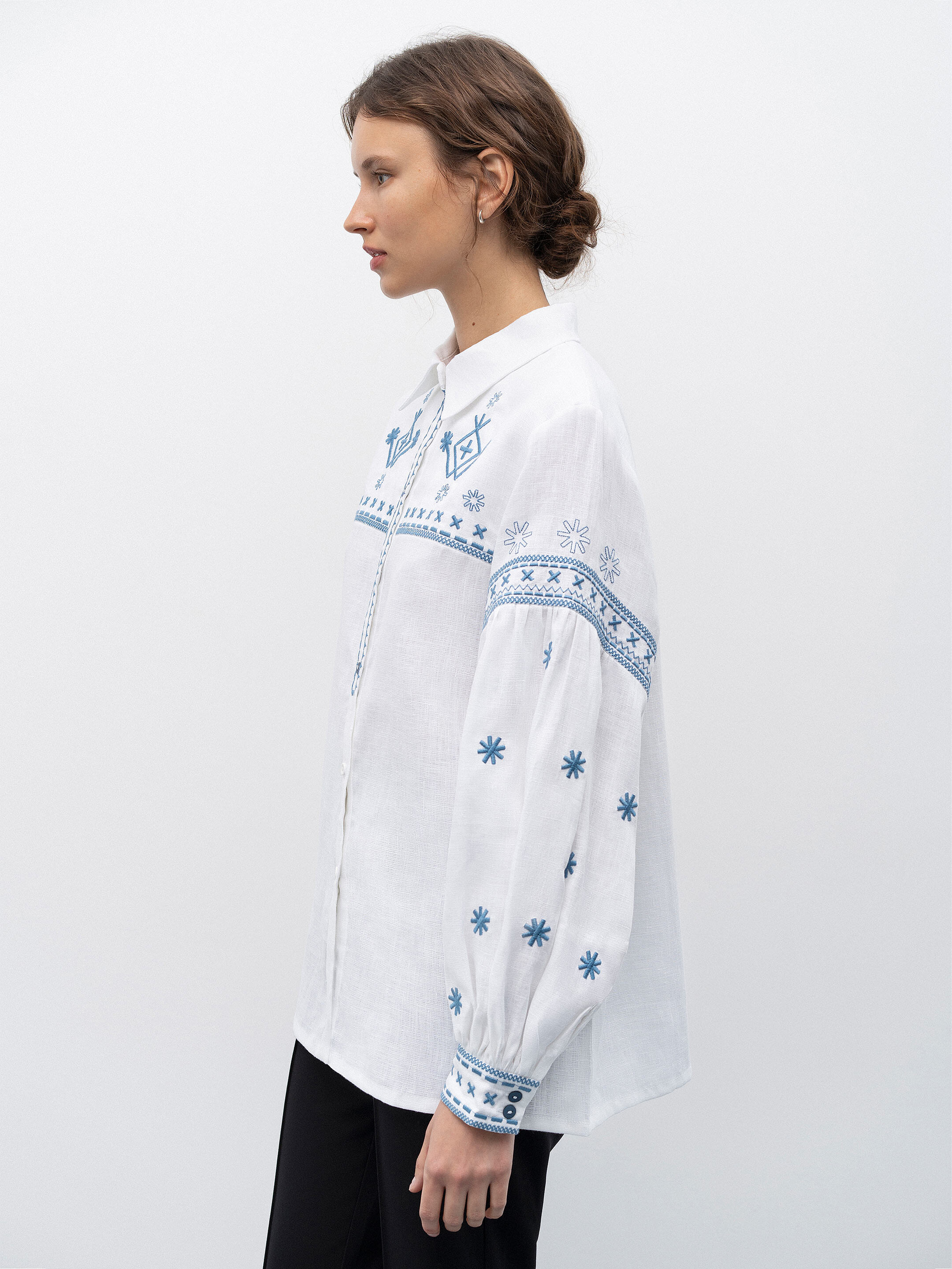 White linen shirt with embroidery Tsvit Syniy ціна