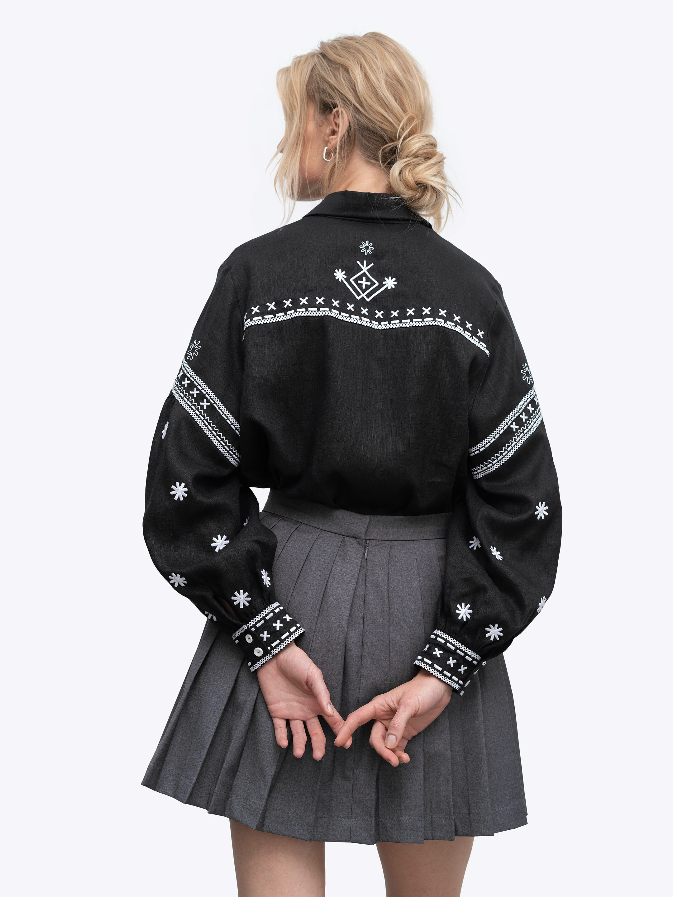 Black linen shirt with embroidery Bloom Black fitting