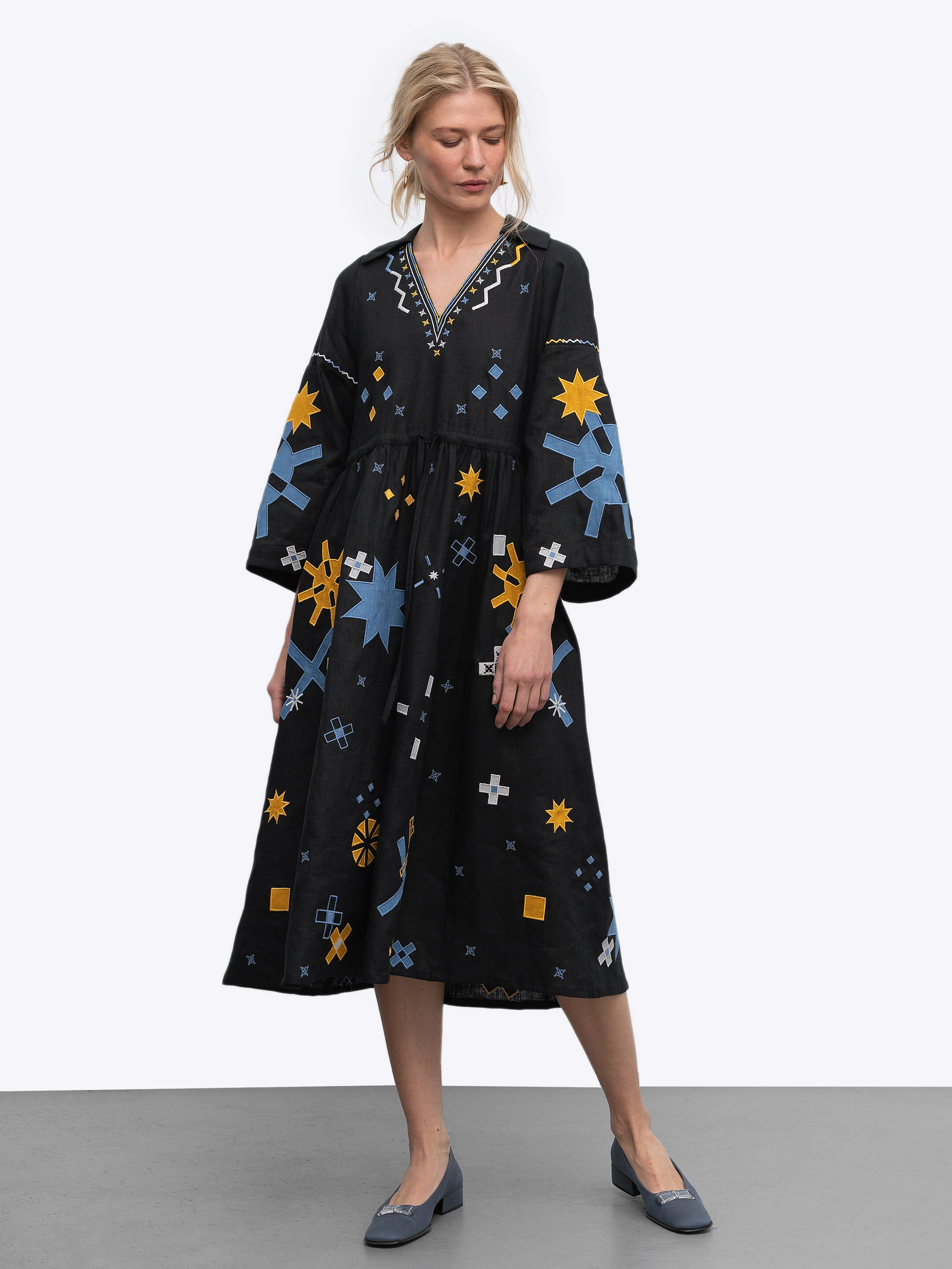 Linen dress with embroidery and applique Zori fitting