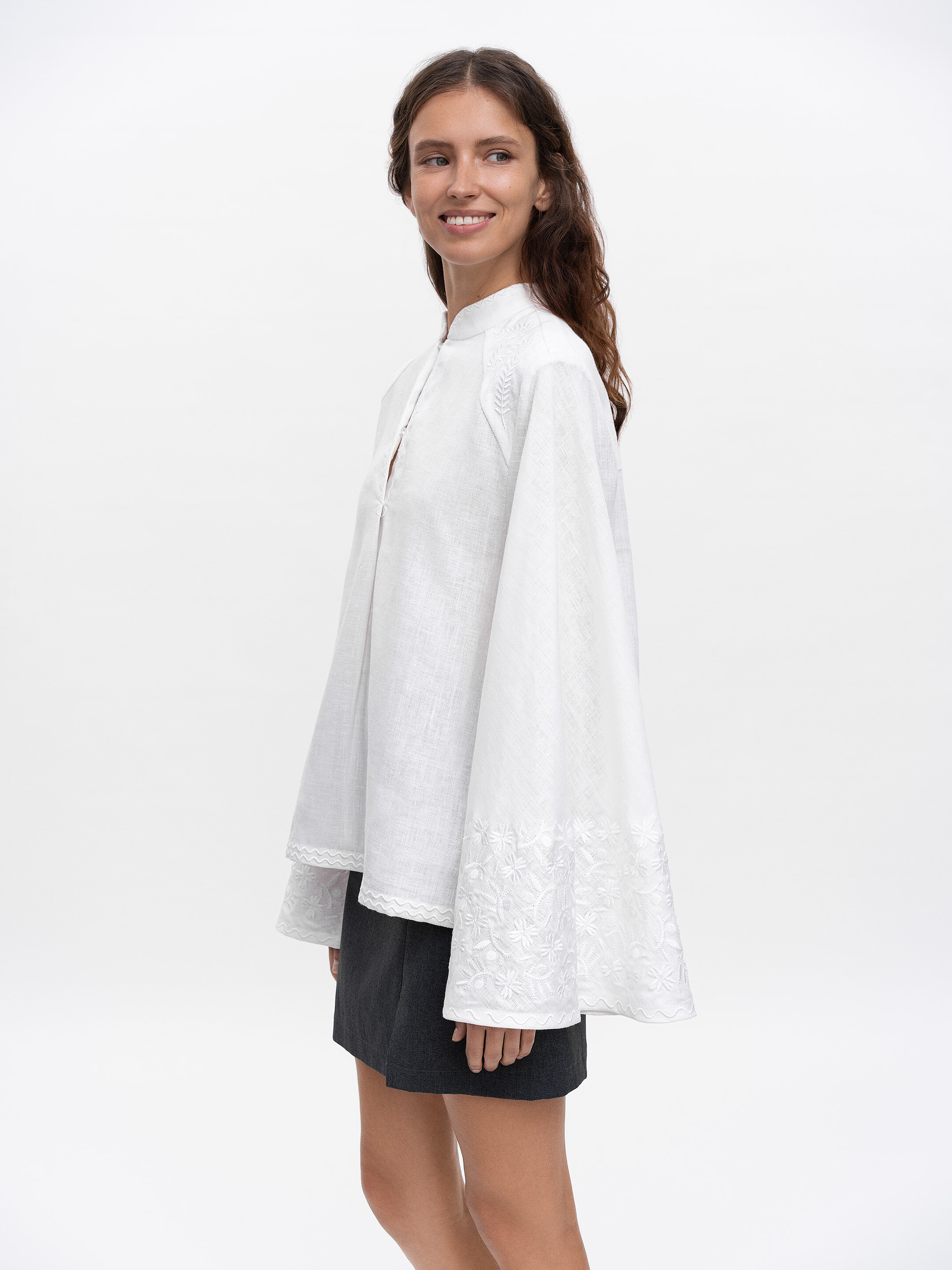 Linen blouse with wide sleeves and matching embroidery Teren Mono cheap