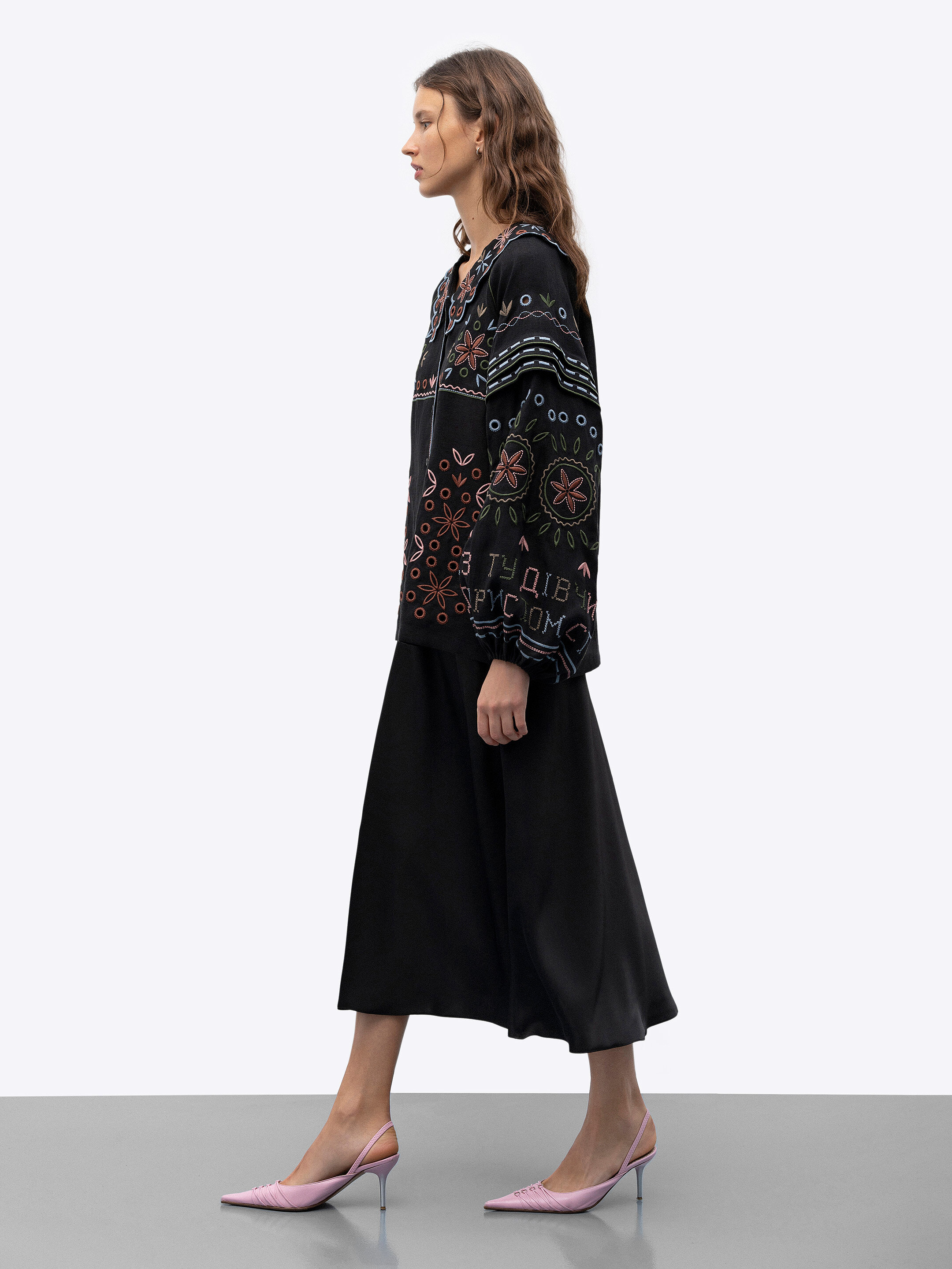 Embroidered jacket made of black linen with a collar Bandura Dark photo