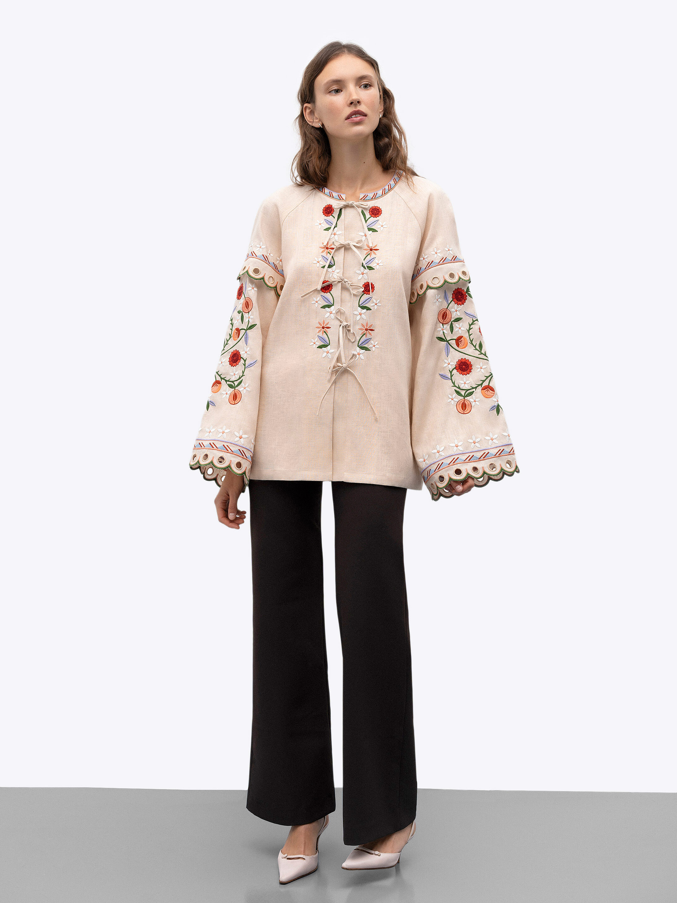 Women's embroidered blouse dedicated to the east Abrykosy W photo