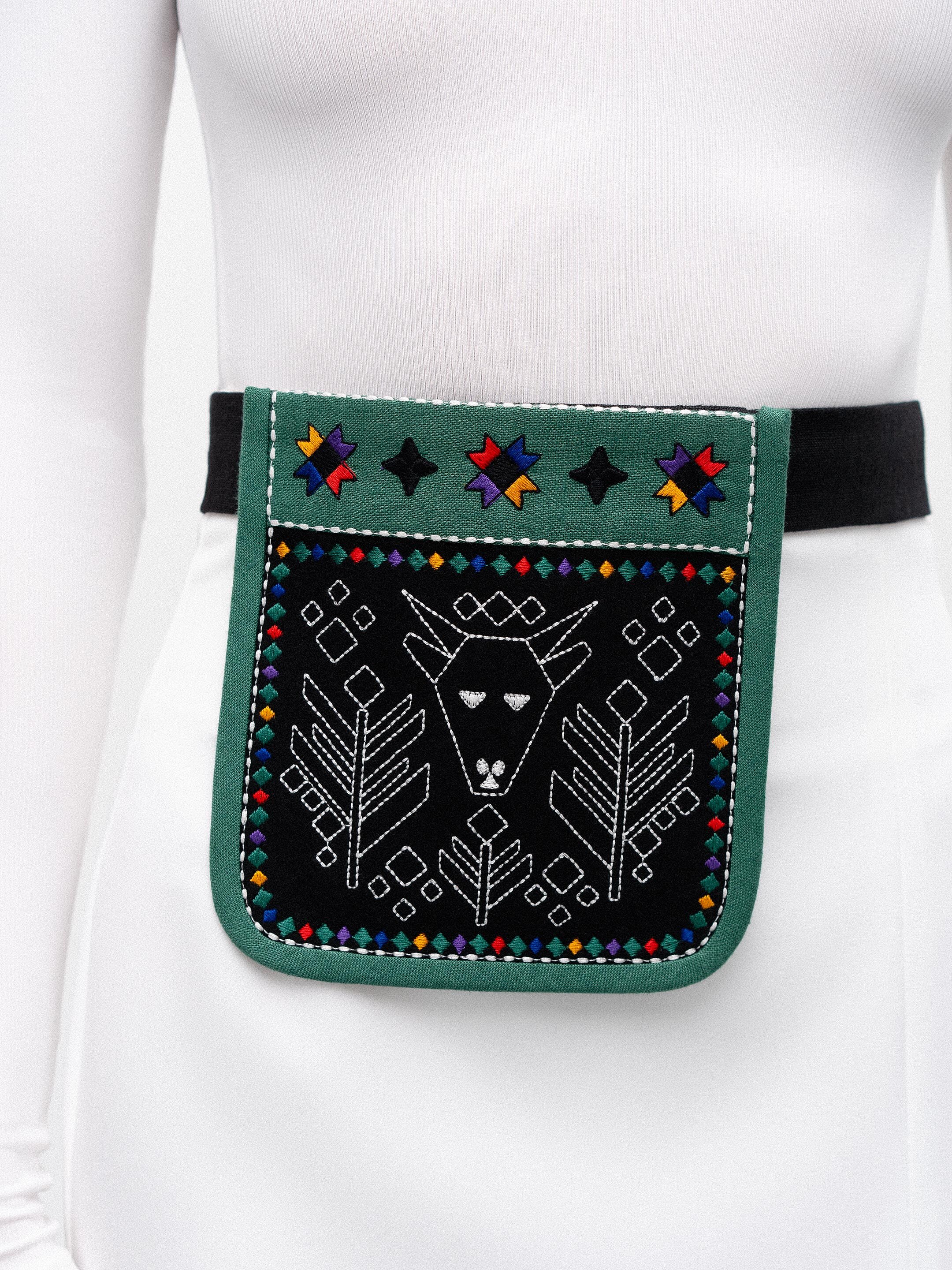 Pocket bag with embroidery Koza Zelena ціна