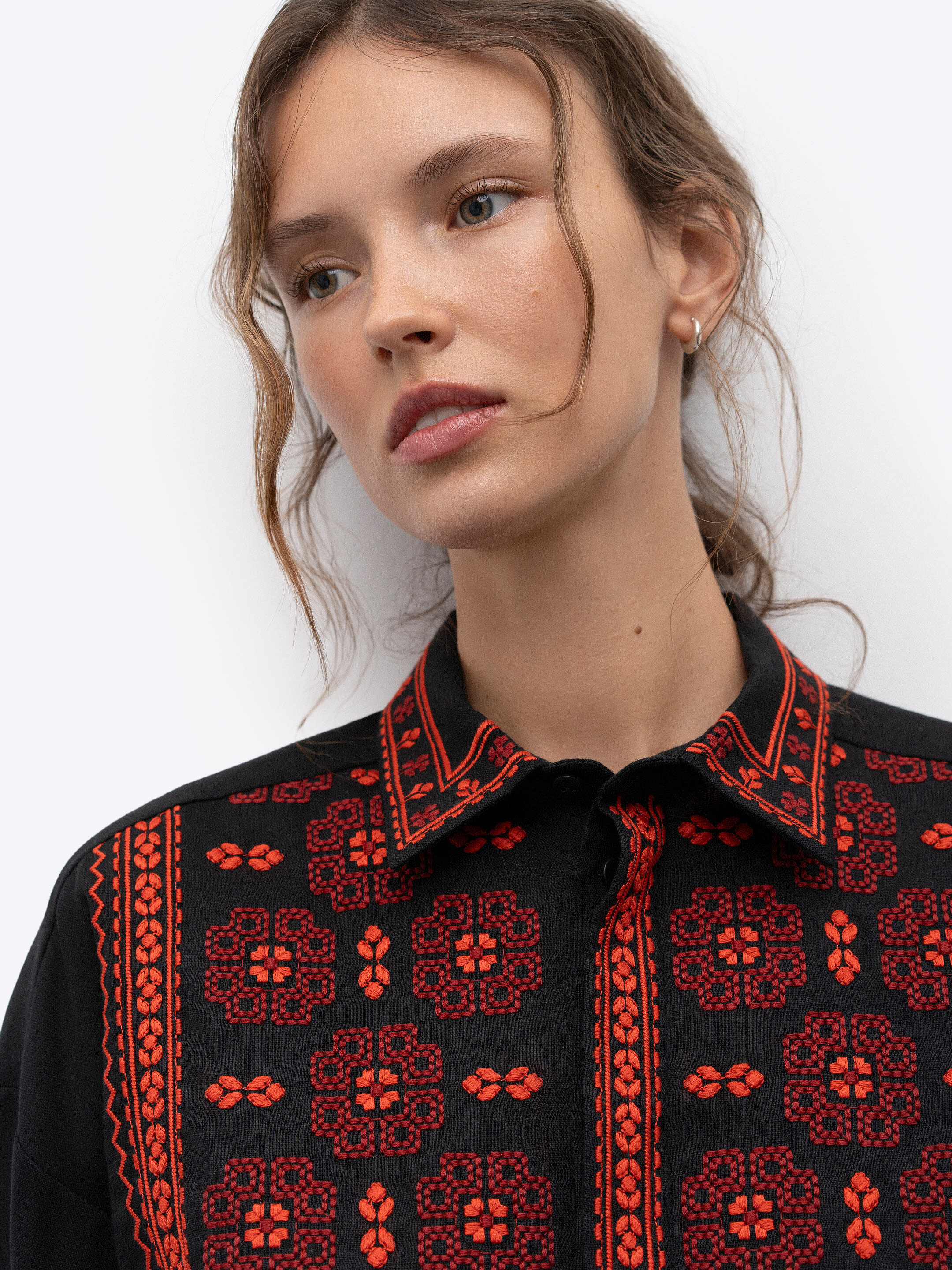 Black linen shirt with an embroidered ornament Nova Khata 1930 cheap