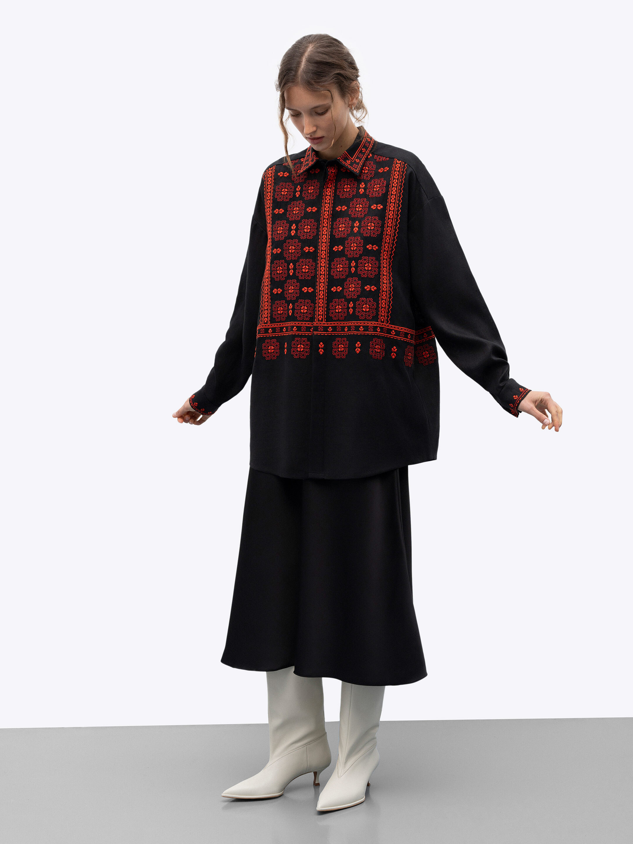 Black linen shirt with an embroidered ornament Nova Khata 1930 in Ukraine