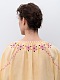 Voluminous embroidered blouse with floral ornaments Kviten
