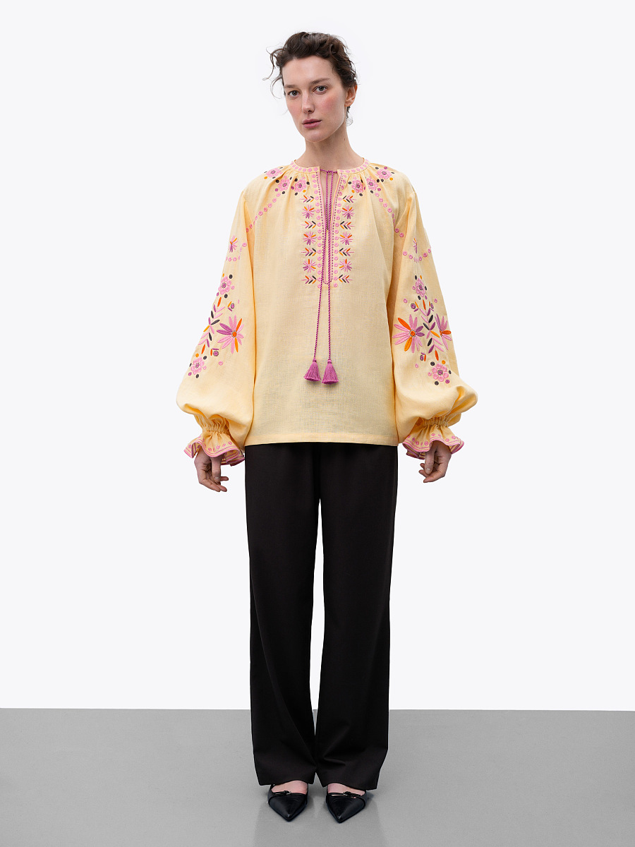 Voluminous embroidered blouse with floral ornaments Kviten [0]