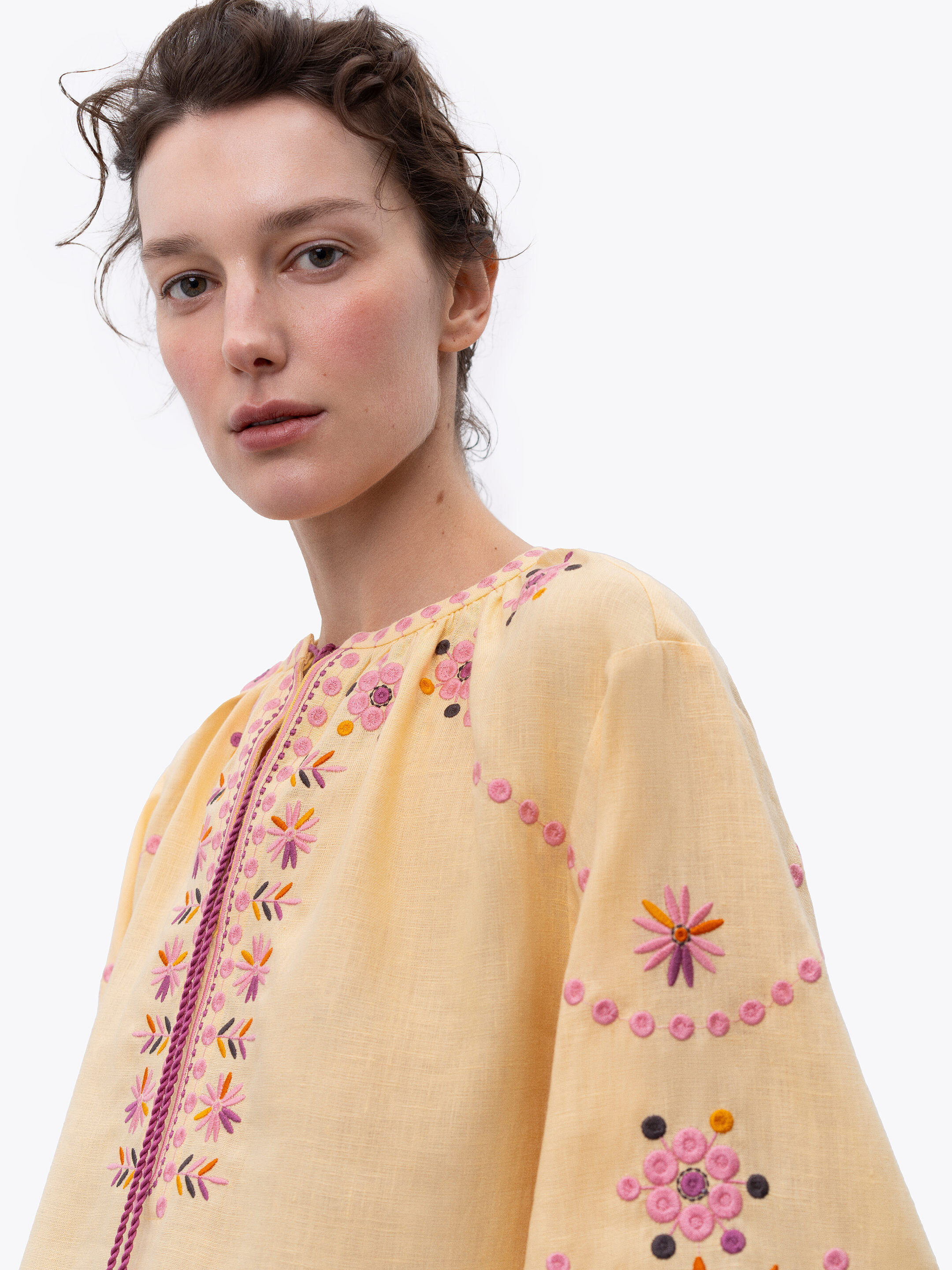 Voluminous embroidered blouse with floral ornaments April ціна