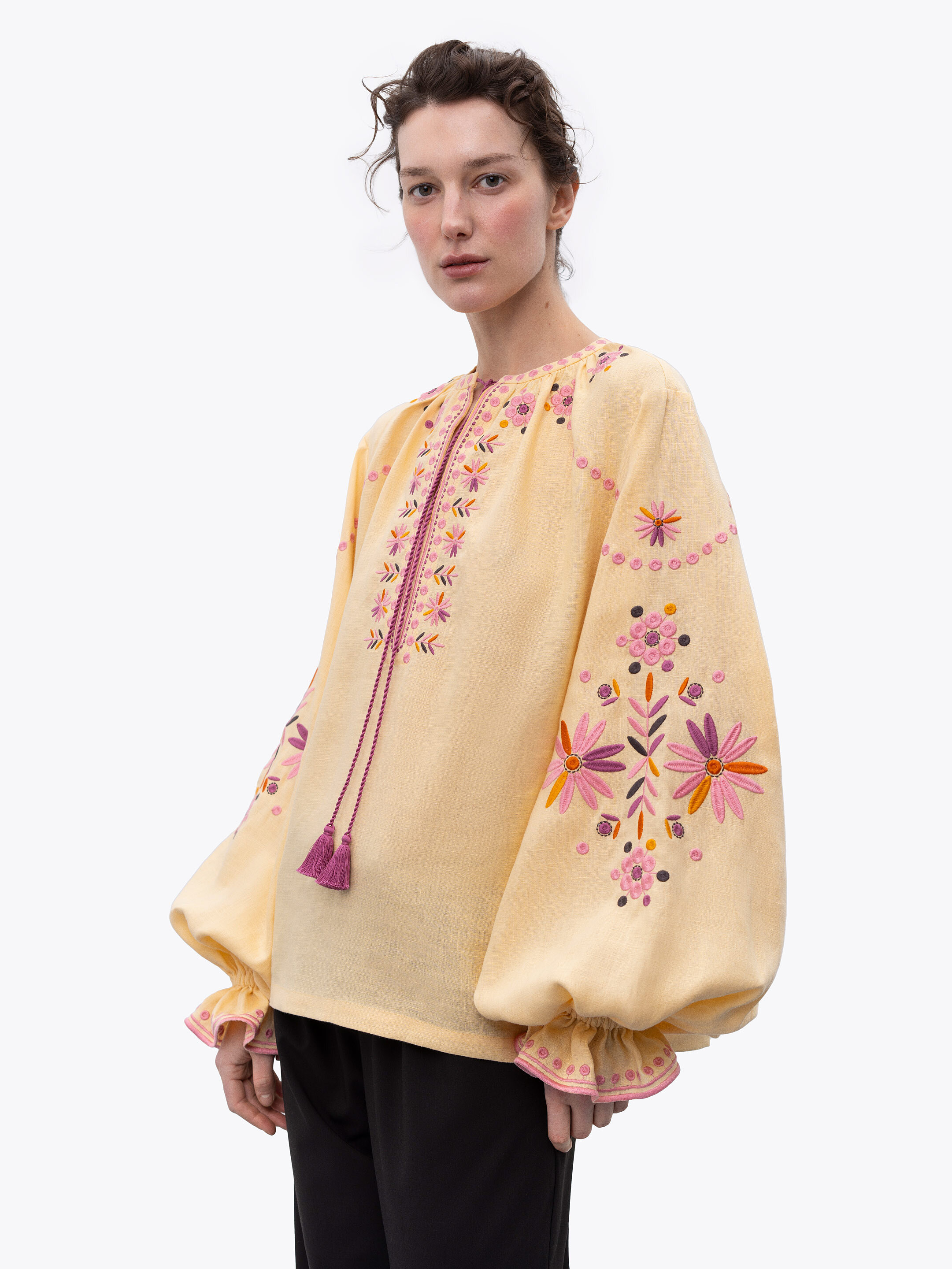 Voluminous embroidered blouse with floral ornaments April Buy
