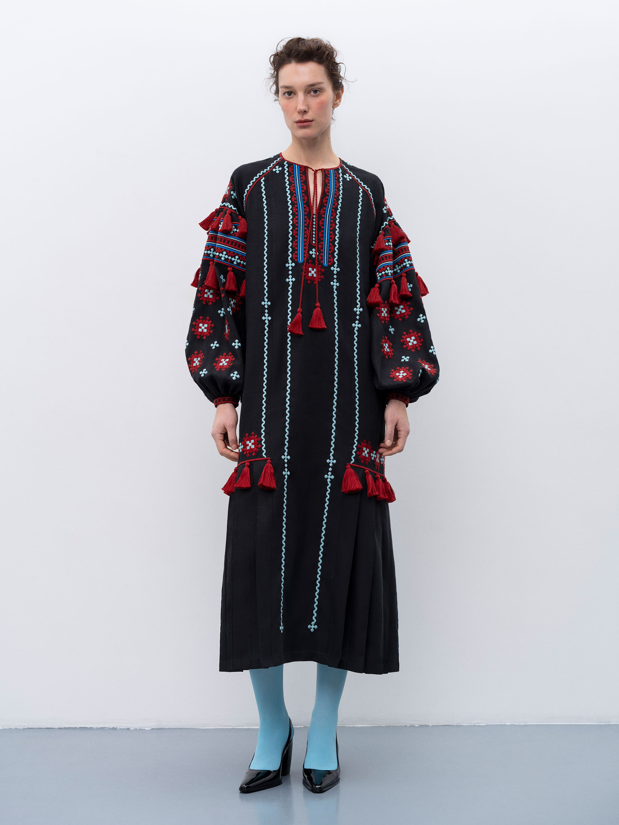 Black linen embroidered dress with contrasting ornaments and tassels Tera - photo 1
