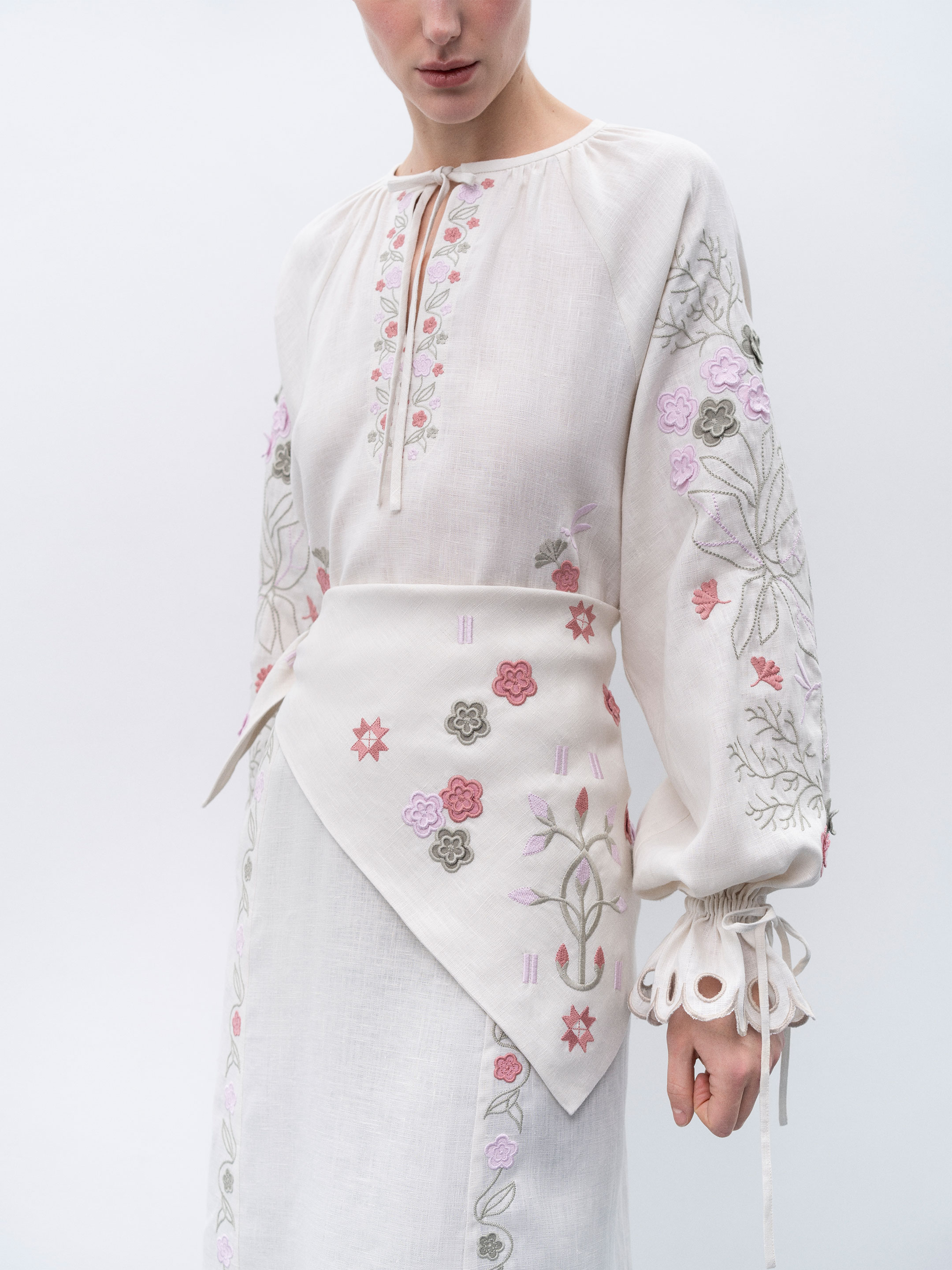 Embroidered linen shawl with floral ornaments Rozmay - photo 2