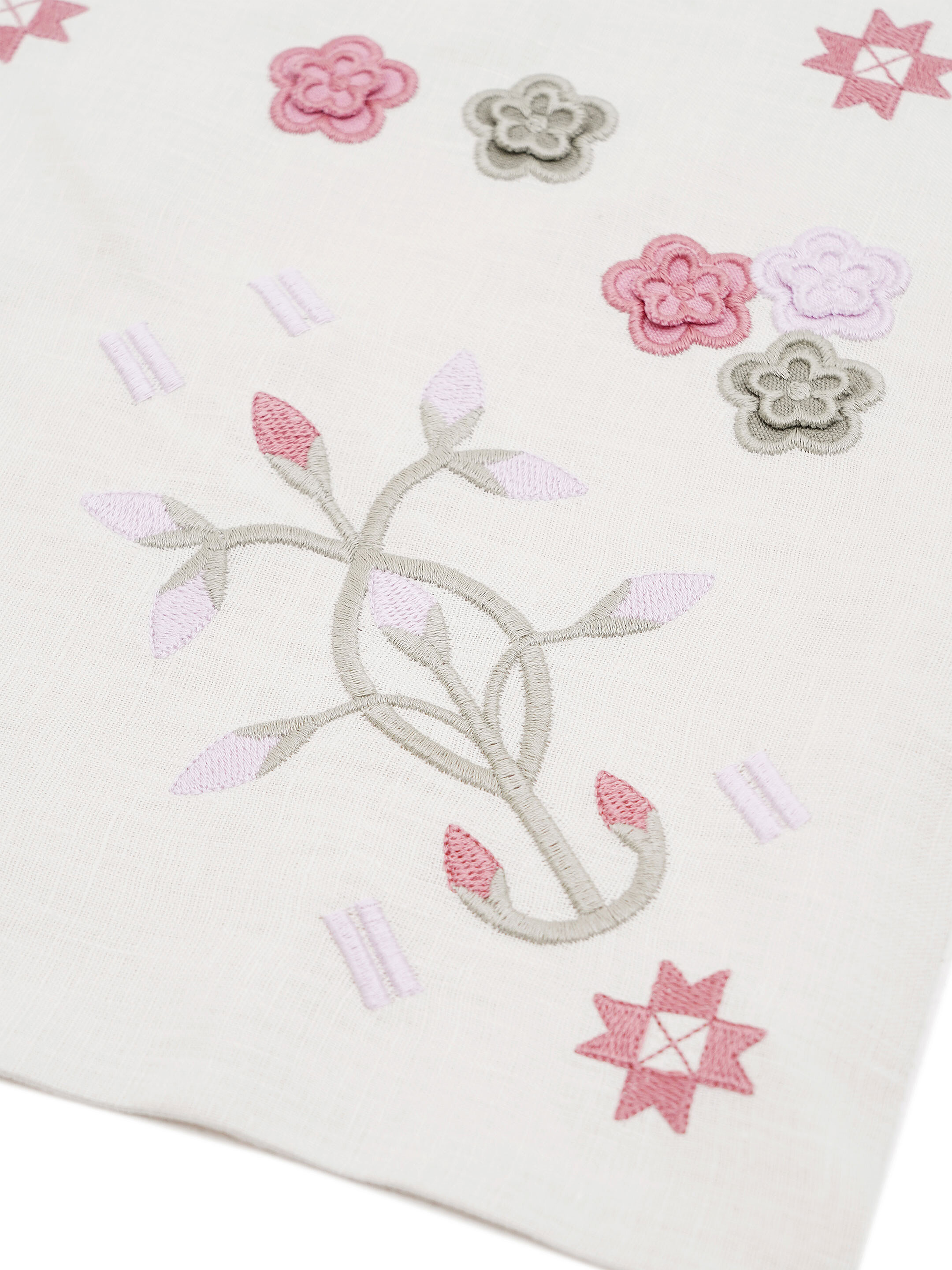 Embroidered linen shawl with floral ornaments Rozmay photo