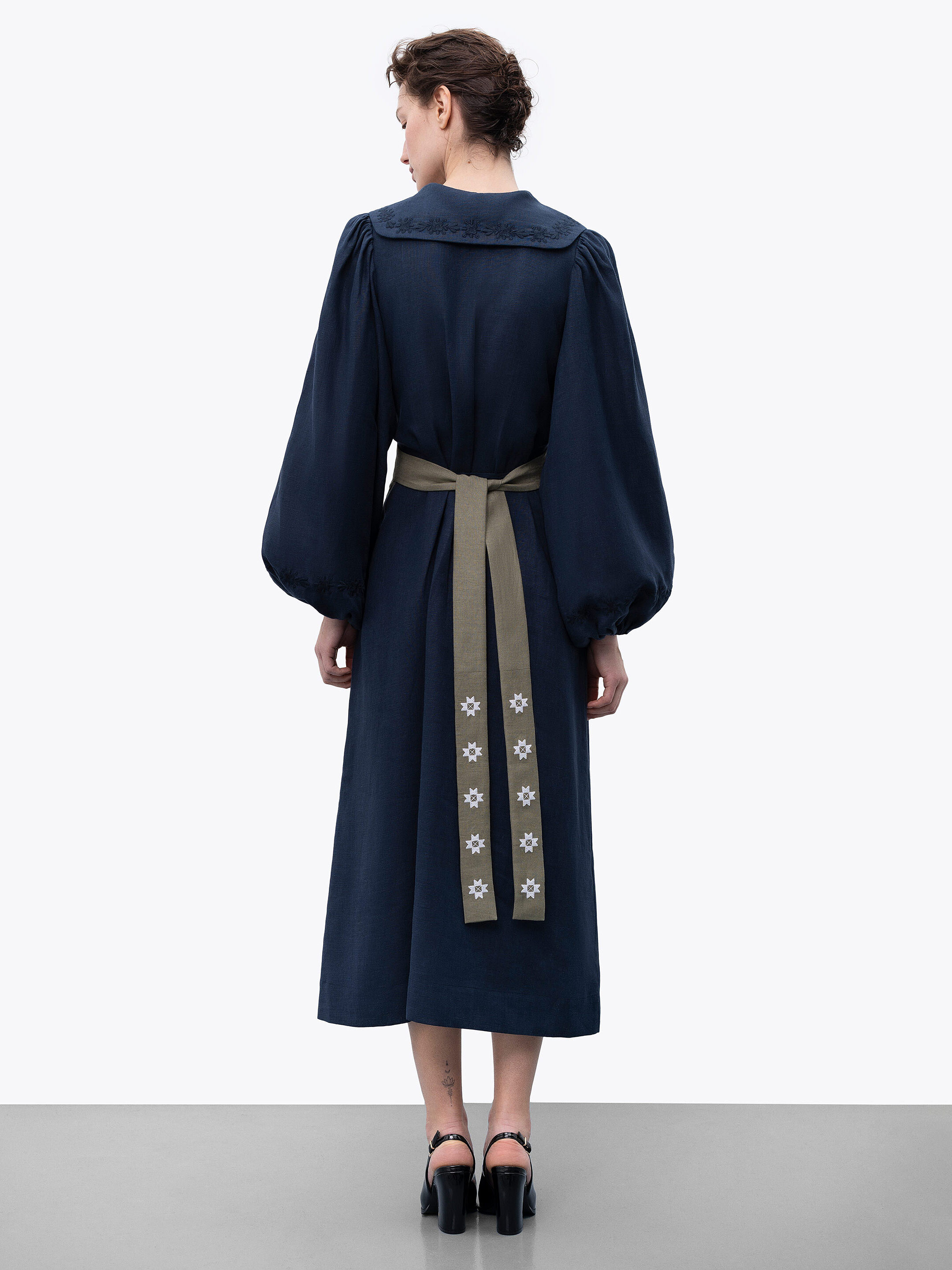 Embroidered linen apron khaki color Rozmay in Ukraine