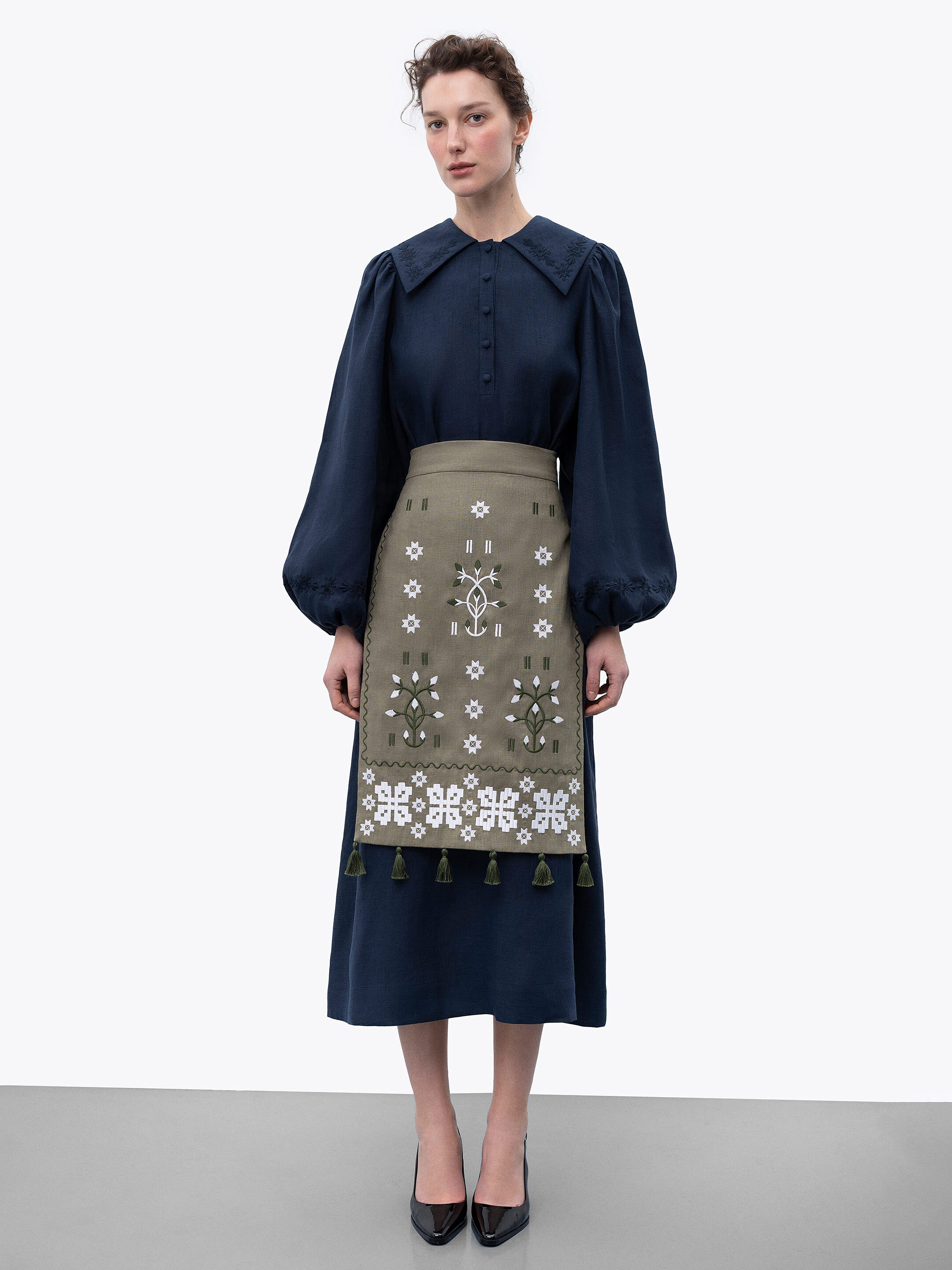 Embroidered linen apron khaki color Rozmay Buy
