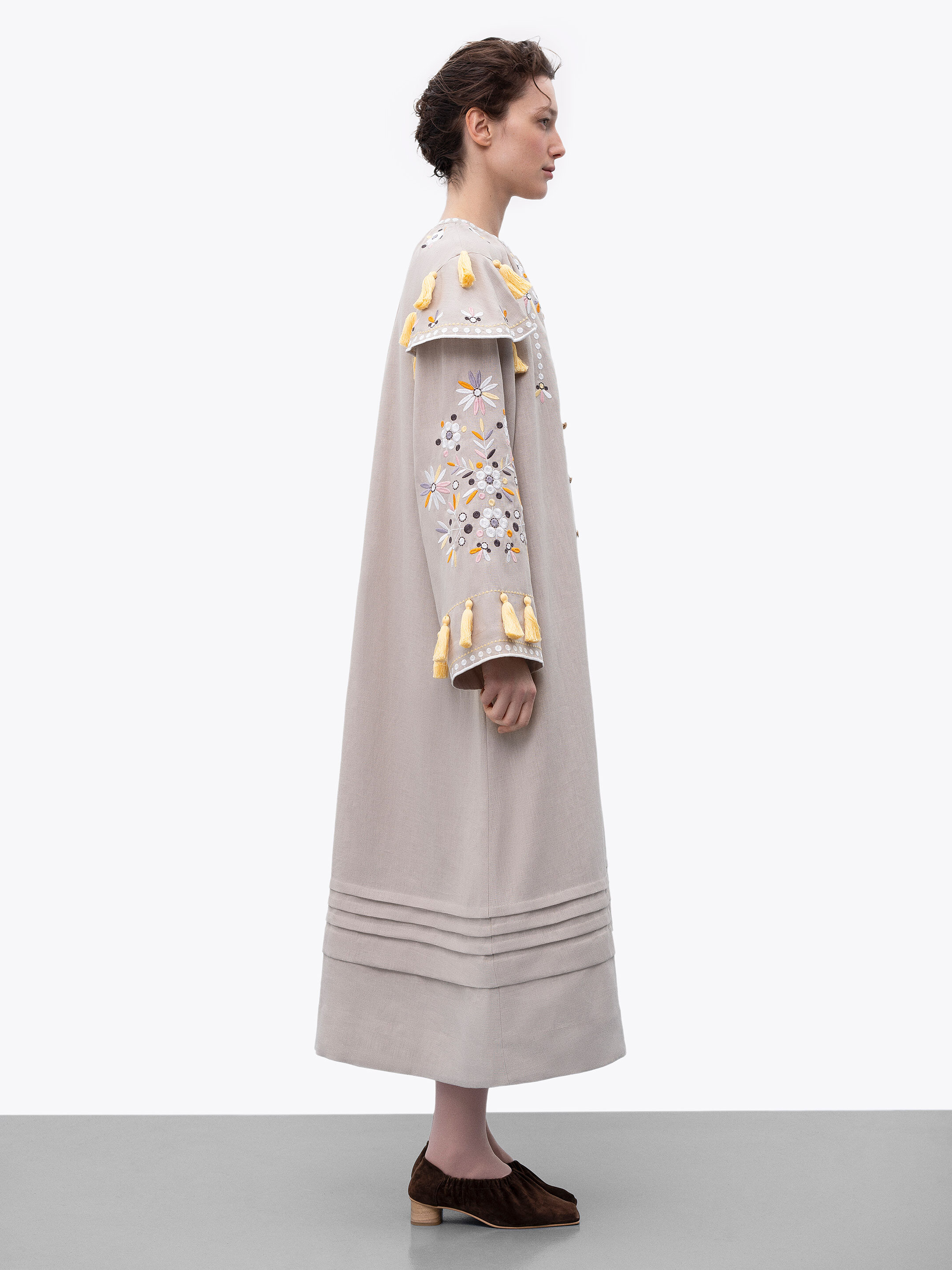 Beige linen embroidered dress with floral motifs and tassels Vesnyanka Beige choose