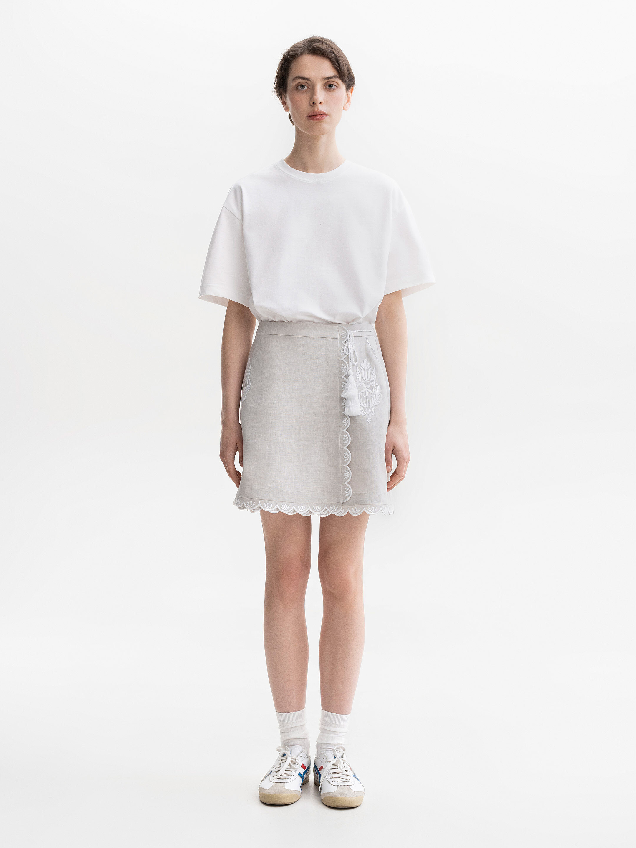 Gray linen skirt with white embroidery Nova Kakhovka Buy
