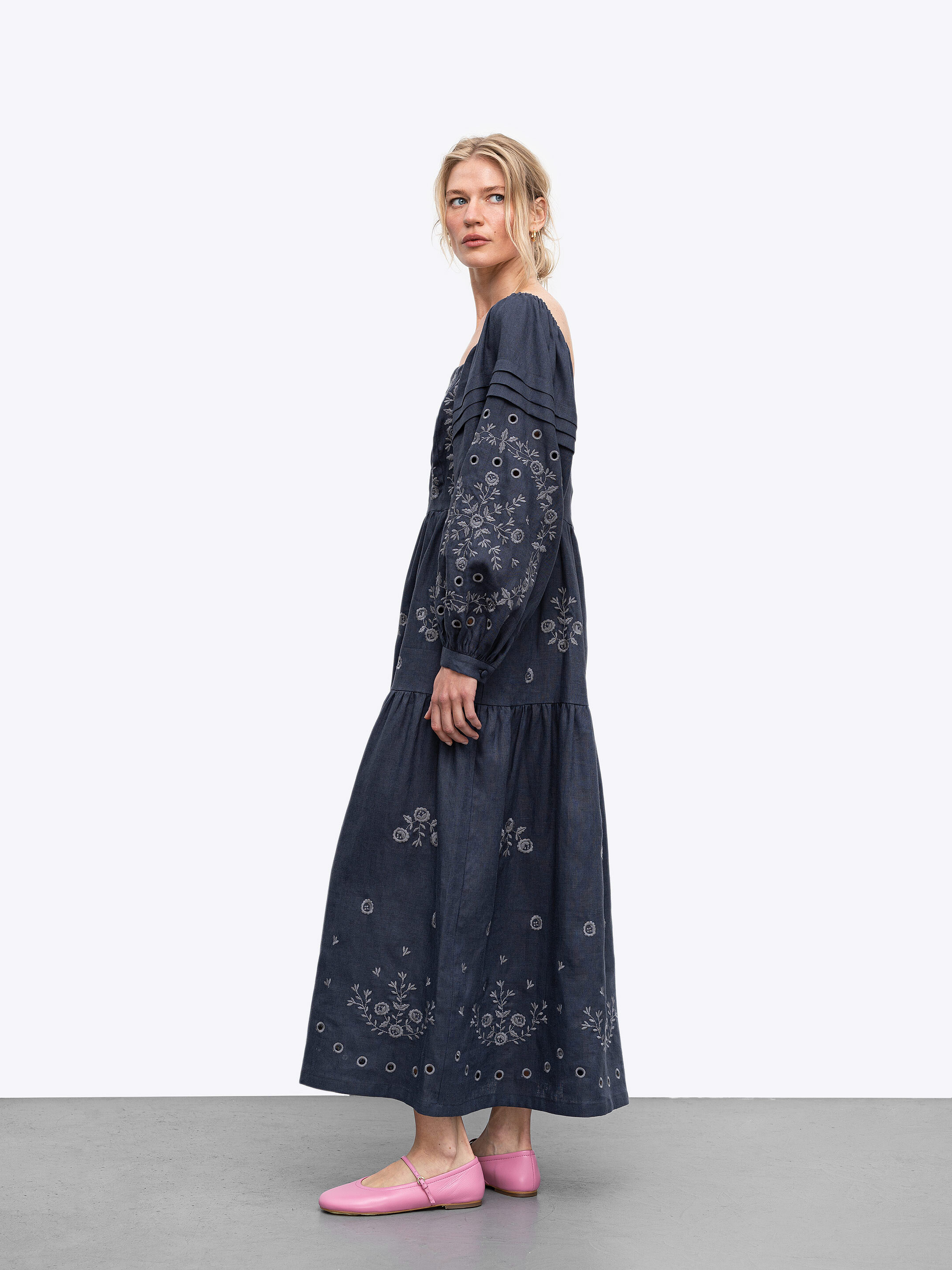 Linen embroidered dress "Myt" temna photo