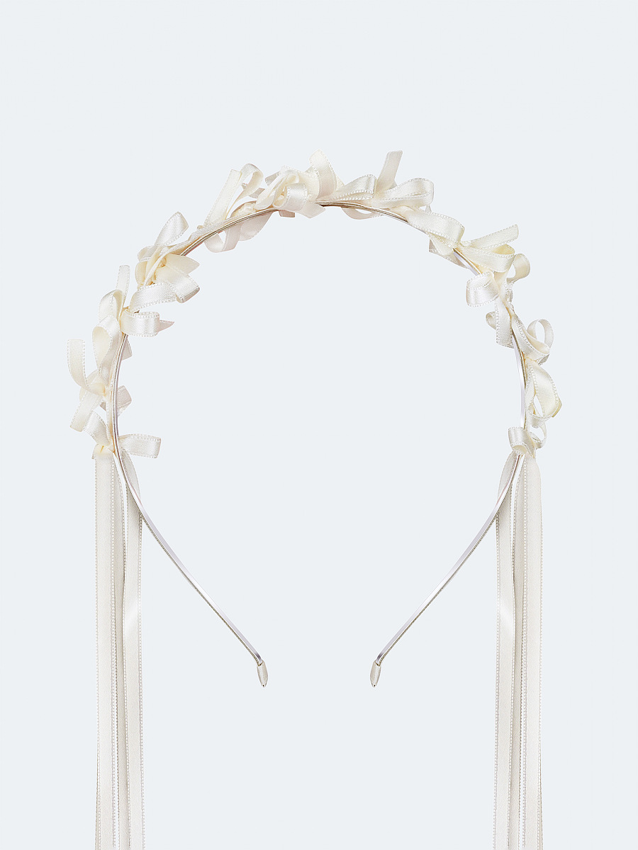 Light summer wreath made of milk-colored satin thread "Lebidka" [0]
