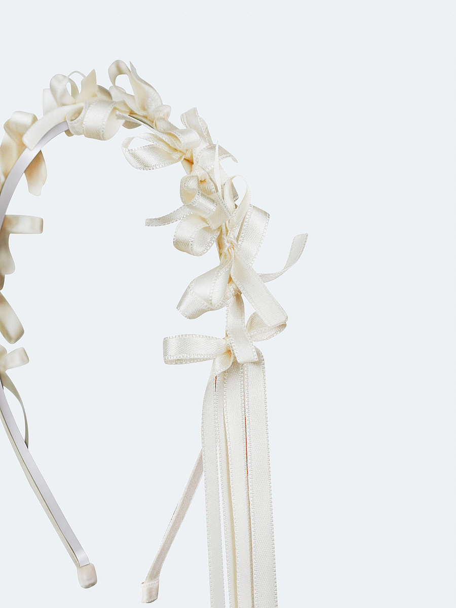 Light summer wreath made of milk-colored satin thread "Lebidka" [0]