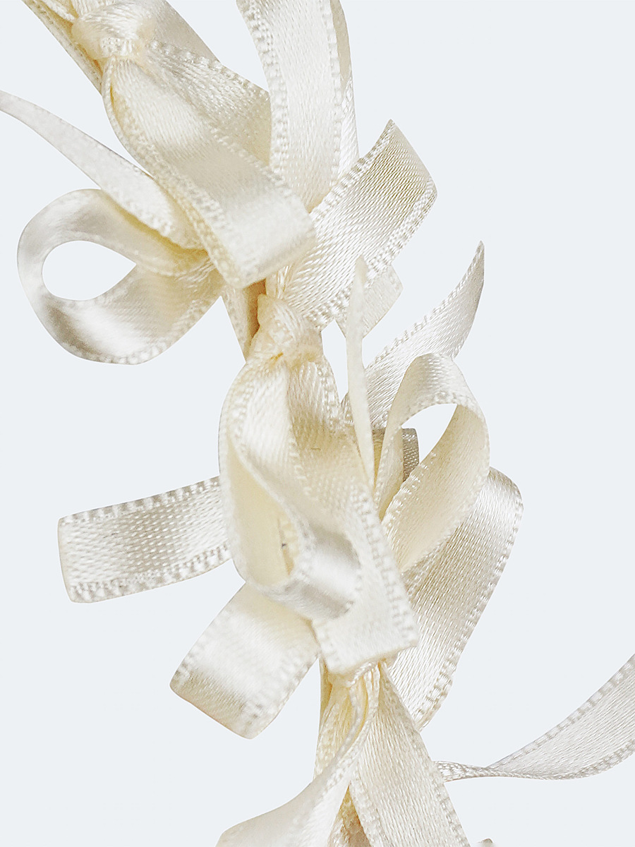 Light summer wreath made of milk-colored satin thread "Lebidka" [0]
