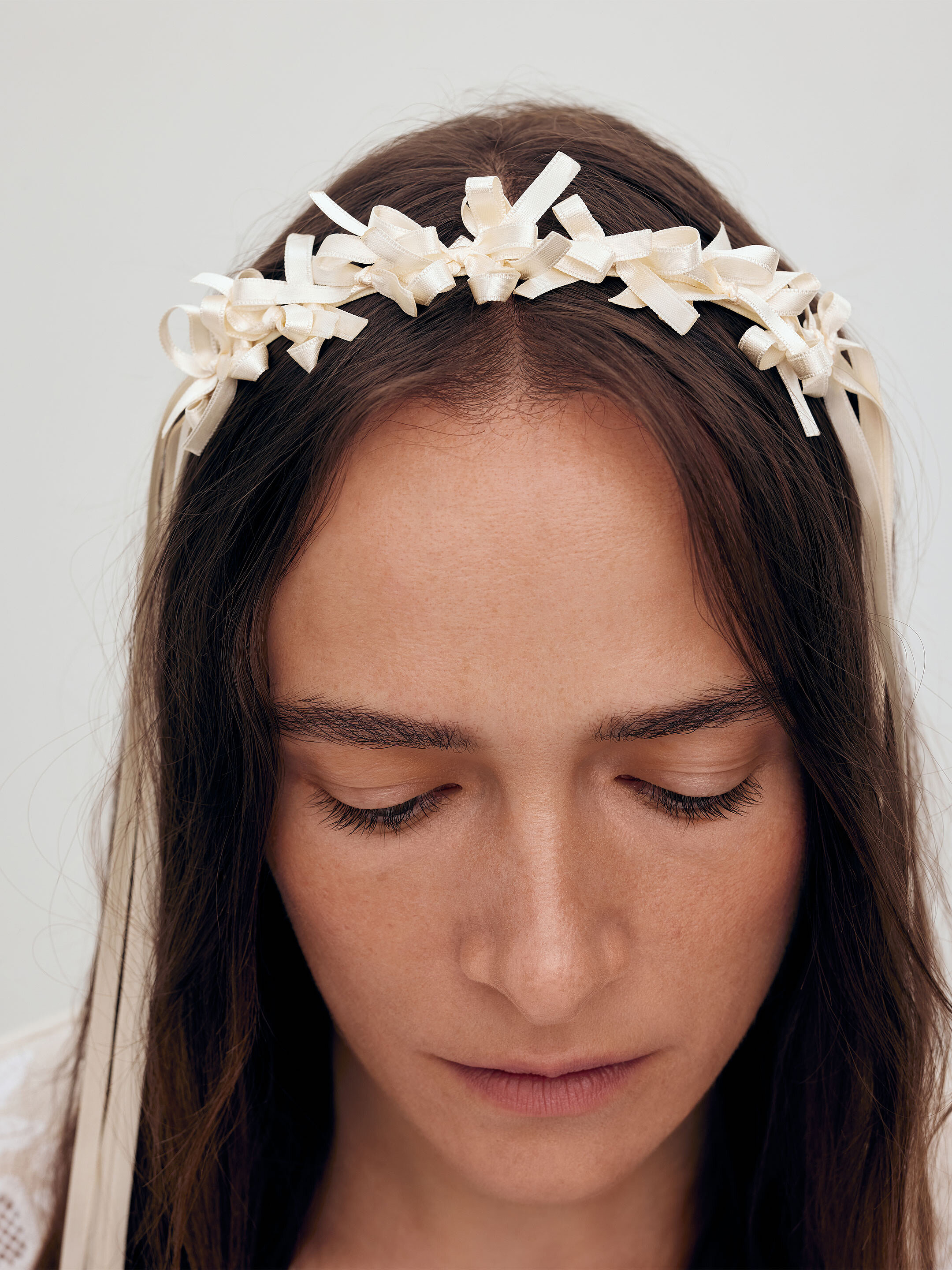 Light summer wreath made of milk-colored satin thread "Lebidka" Buy