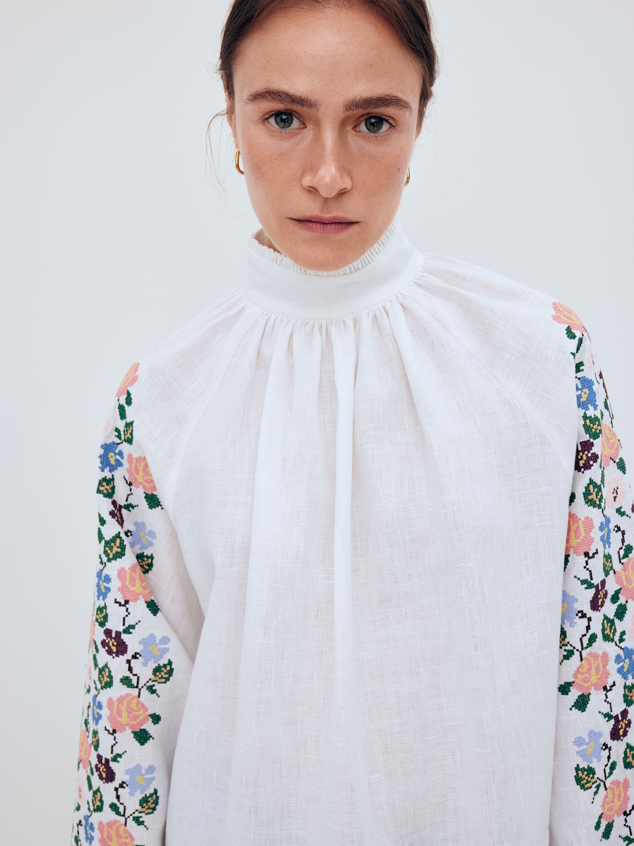 Linen shirt with floral ornament "Bouquet" ціна