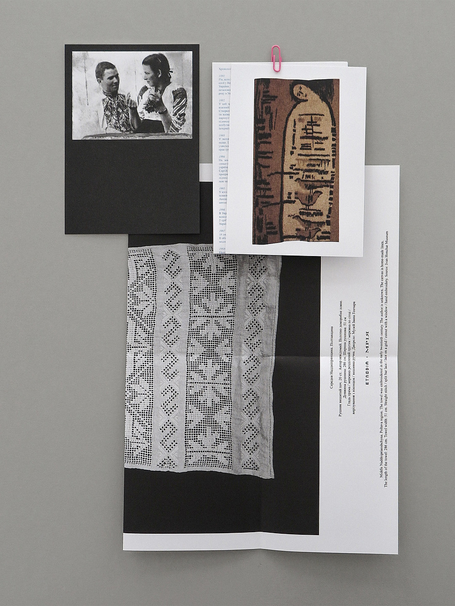 A gift postcard set [0]
