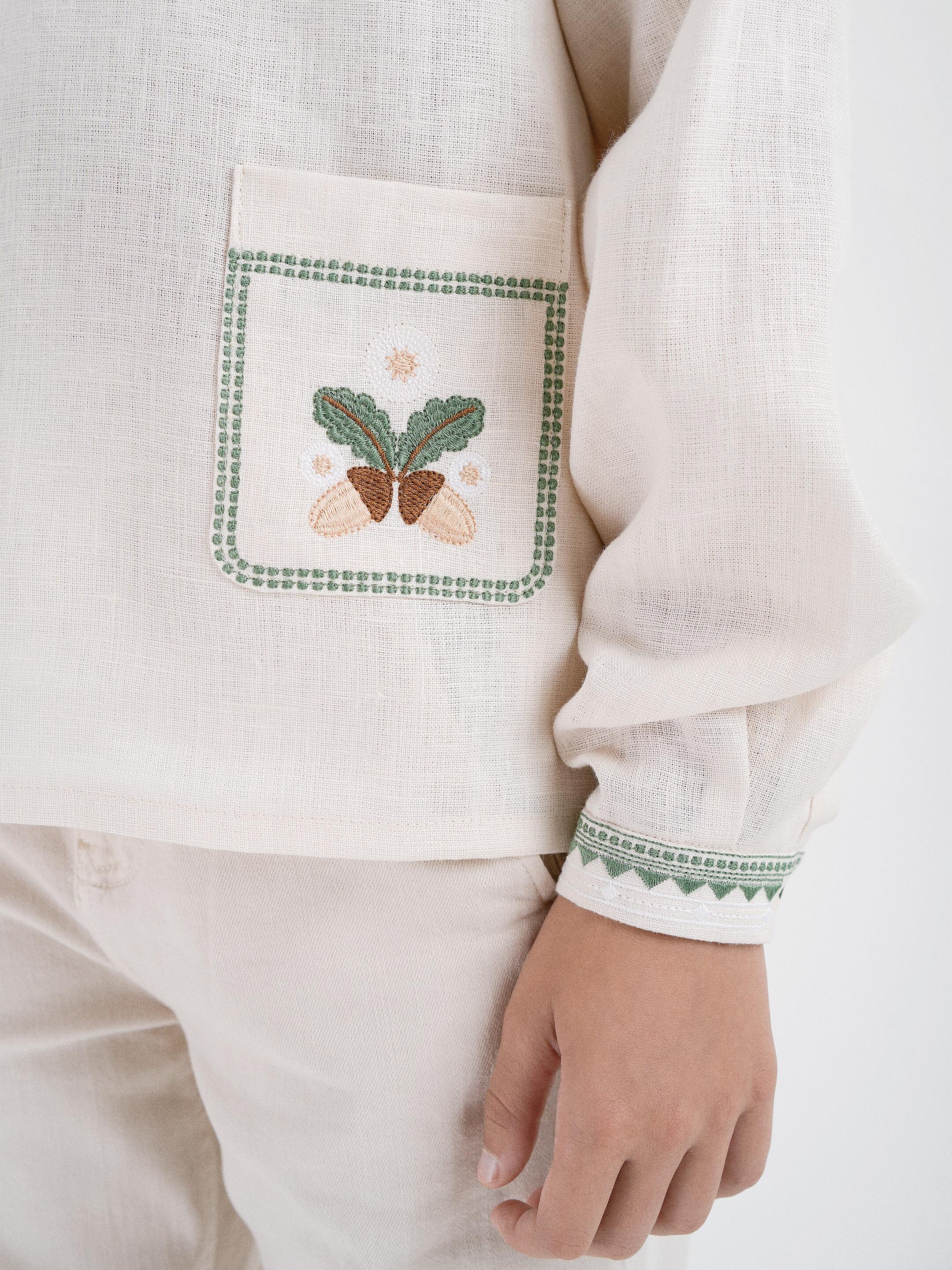 Children's embroidered shirt "Tsvirkun" fitting