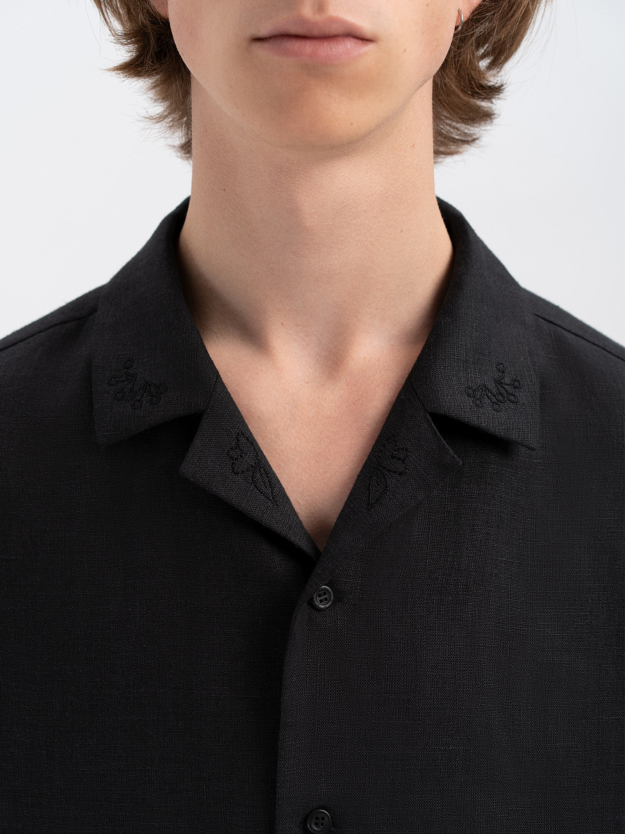 Black shirt with matching embroidery "Hlid" [0]