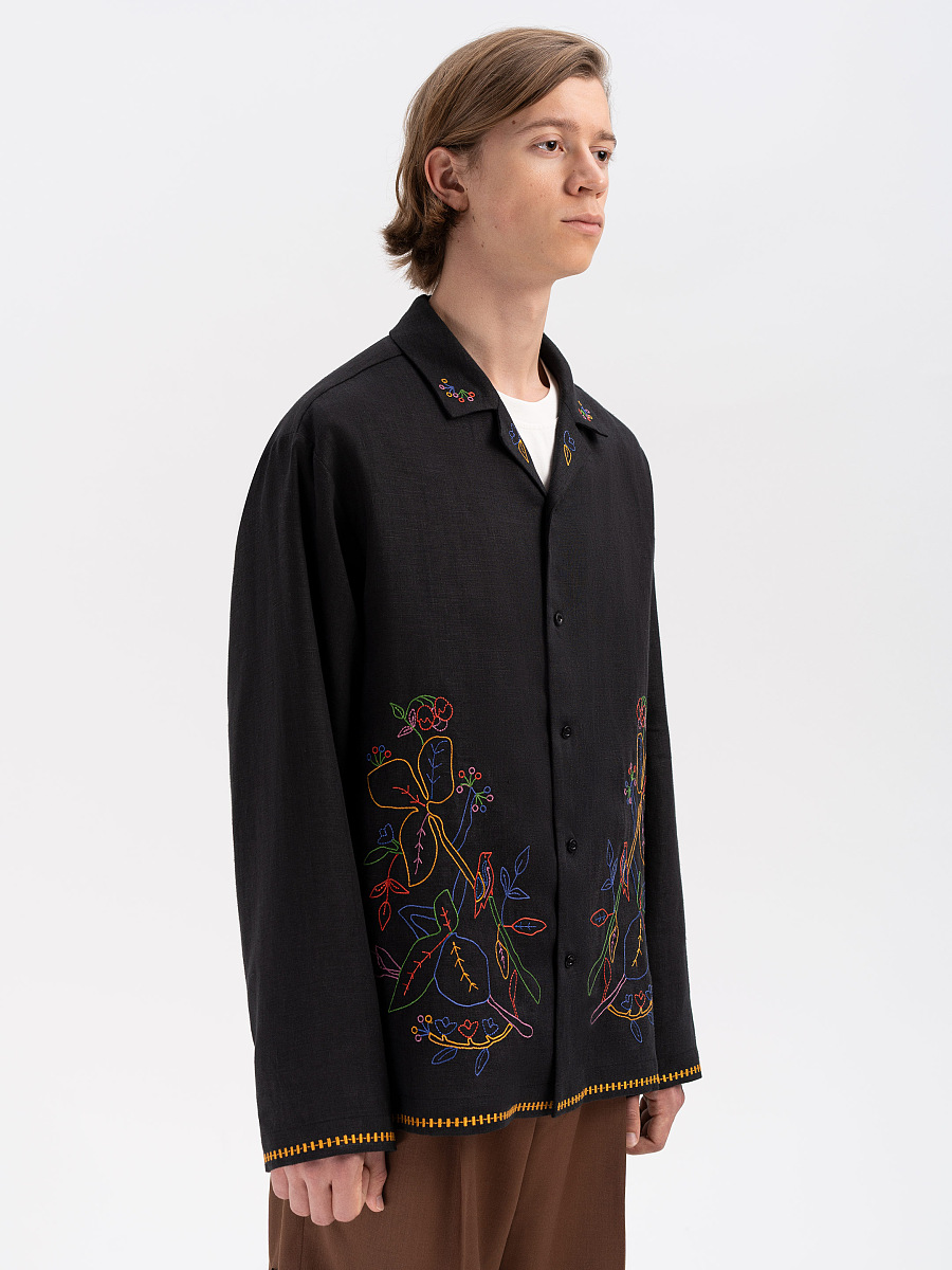 Dark shirt with colored embroidery "Hlid" [0]