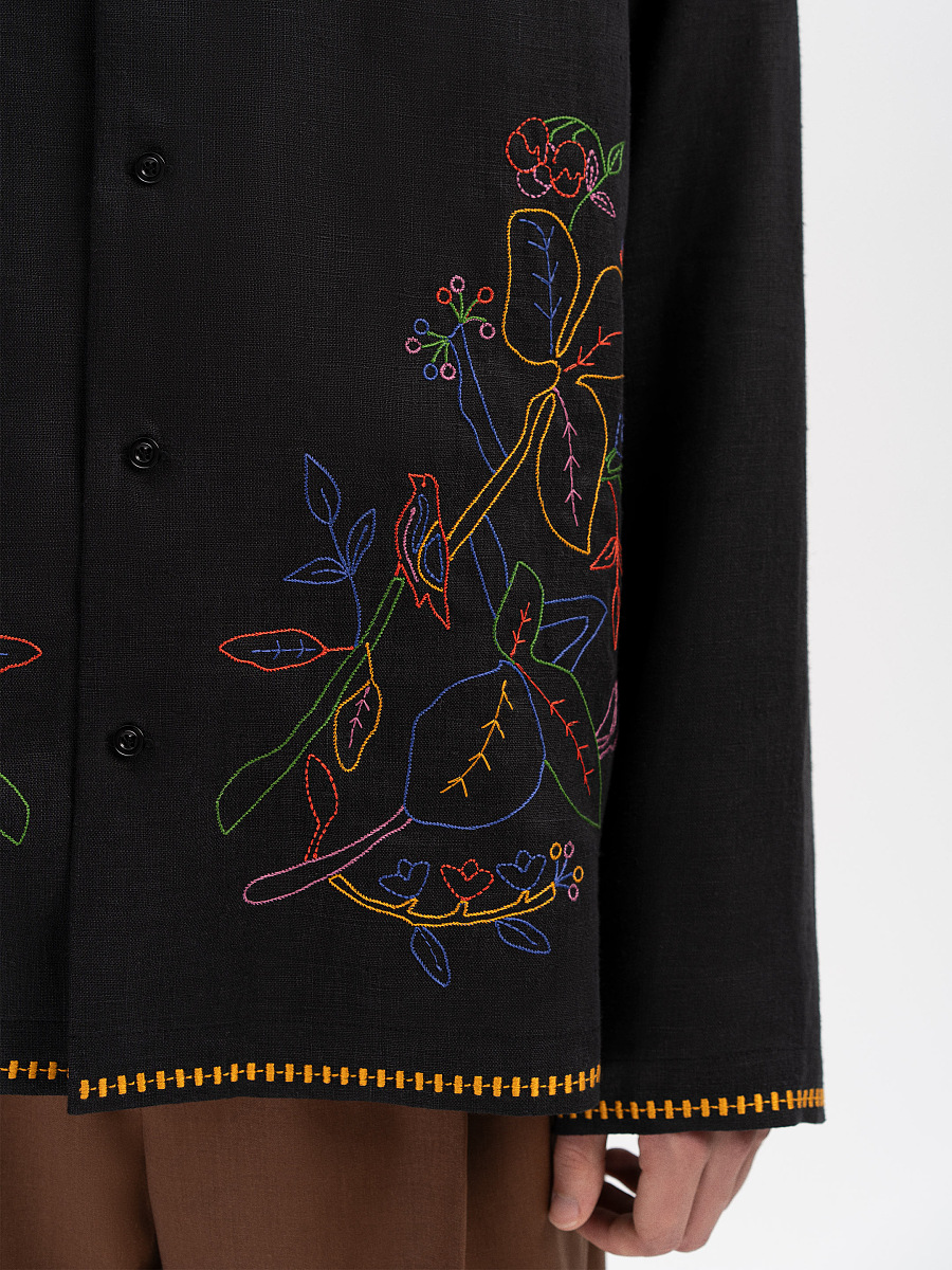 Dark shirt with colored embroidery "Hlid" [0]