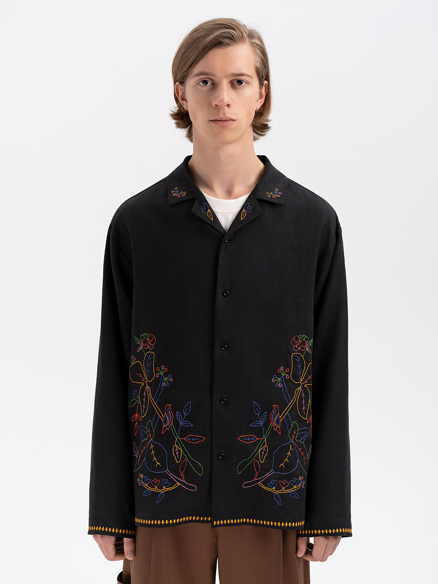 Dark shirt with colored embroidery "Hlid" [0]