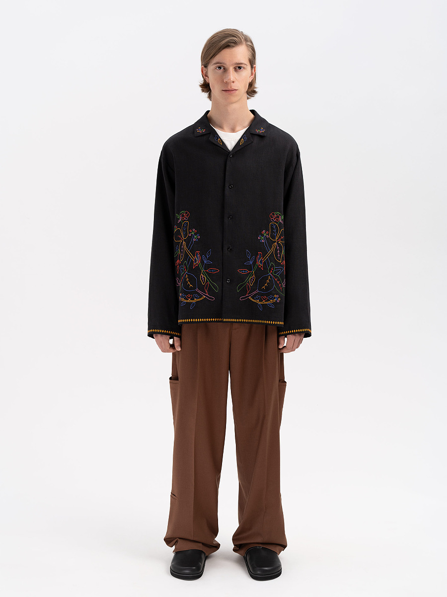 Dark shirt with colored embroidery "Hlid" [0]