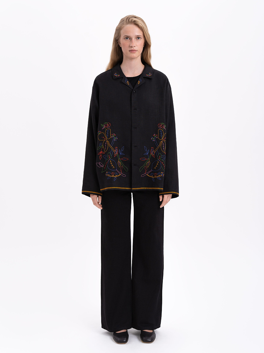 Dark shirt with colored embroidery "Hlid" [0]