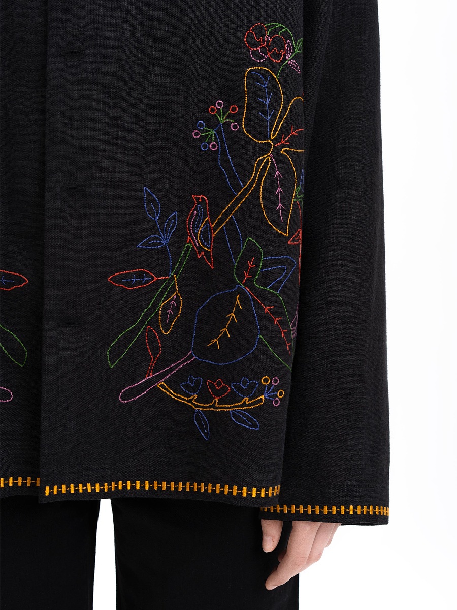 Dark shirt with colored embroidery "Hlid" [0]