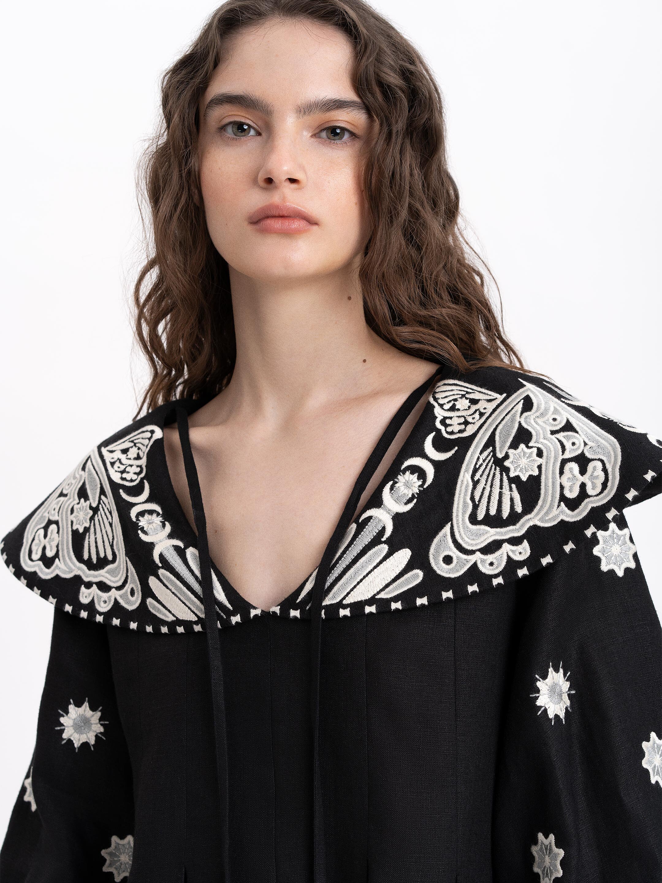 Black blouse "Lehit" fitting