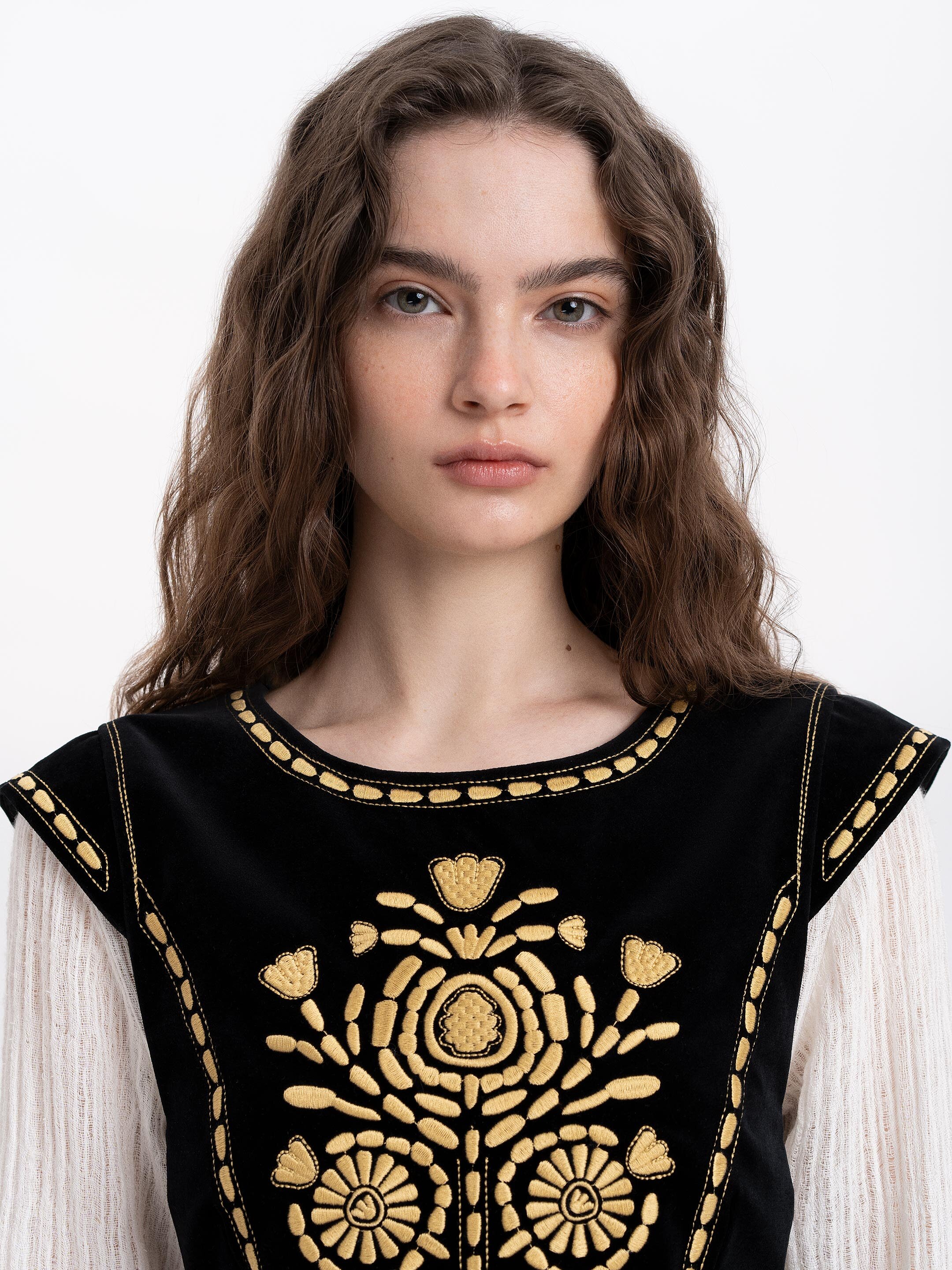 Embroidered vest in black "Oksamyt" photo