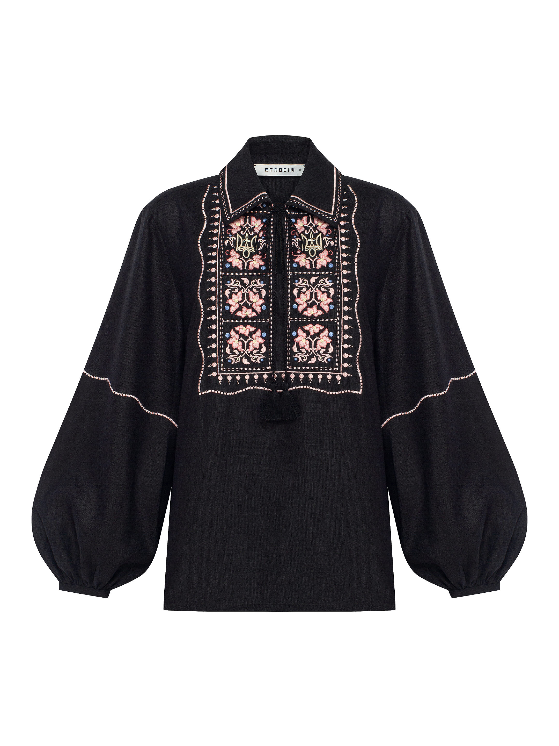 Black shirt with colorful embroidery "Polysk" fitting