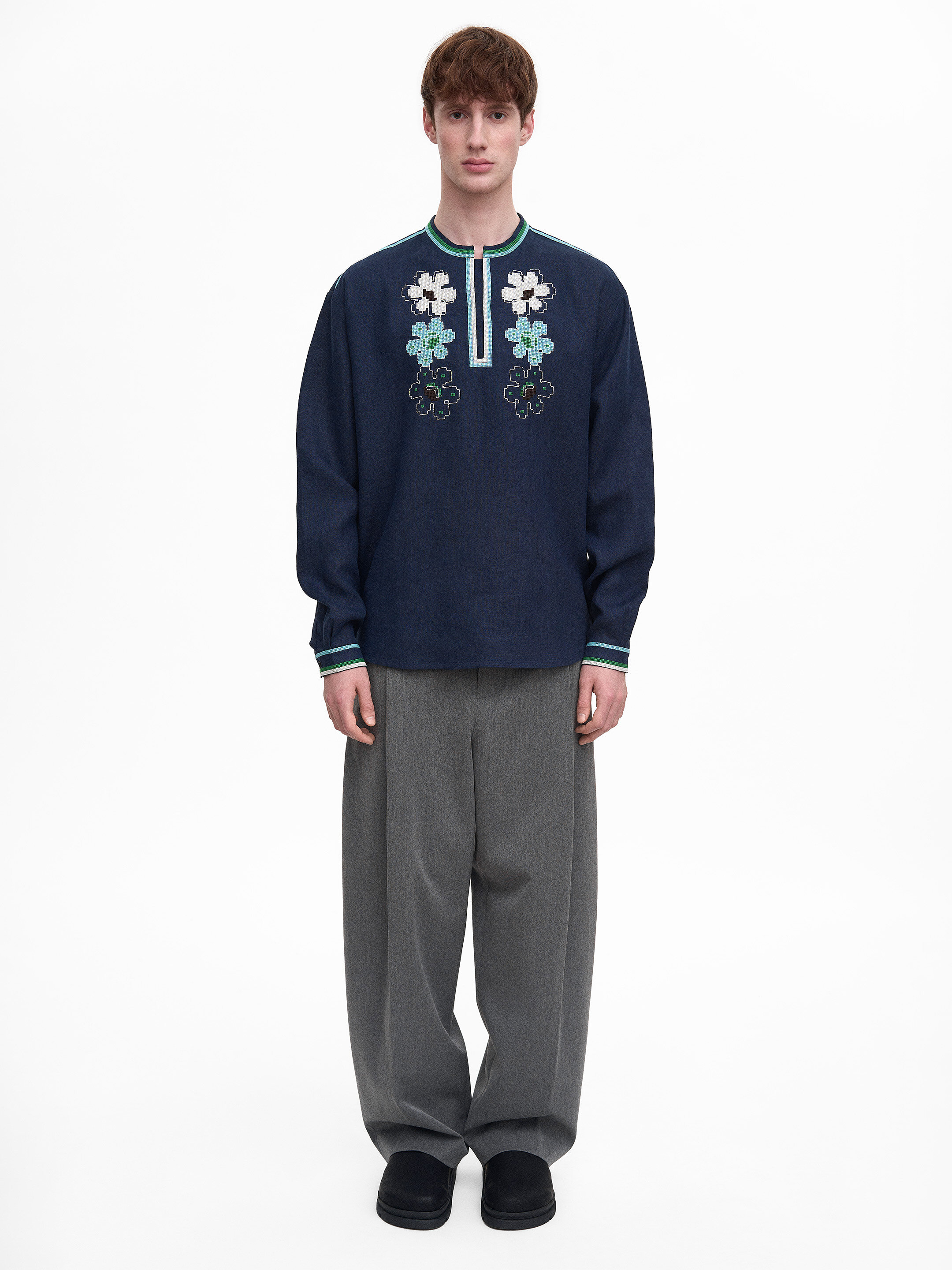 Men’s embroidered shirt  “Lekvar” photo