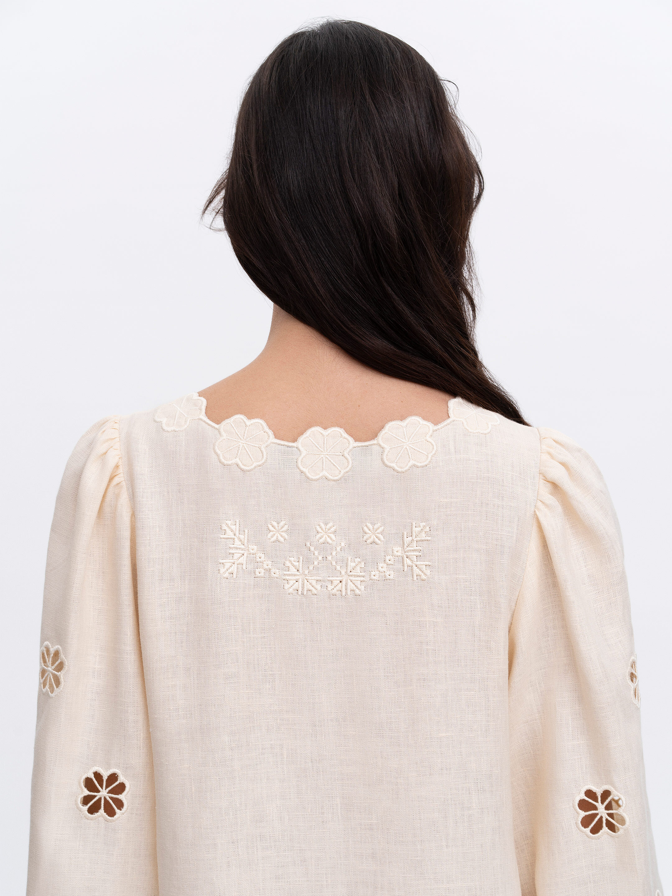 Embroidered dress "Yasmyn" fitting